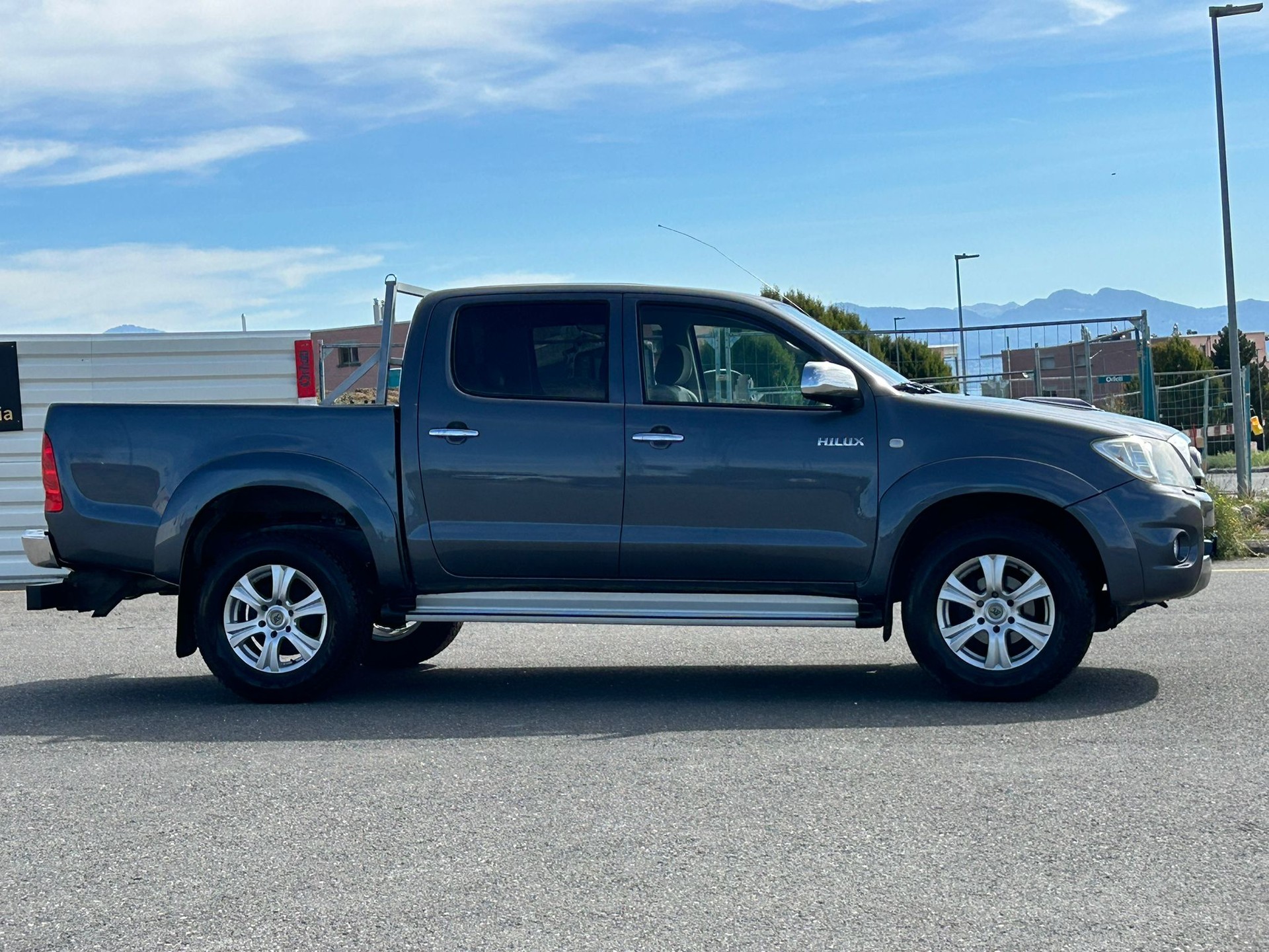 TOYOTA Hilux 4x4 DoubleCab LineaSol Premium A-image-19