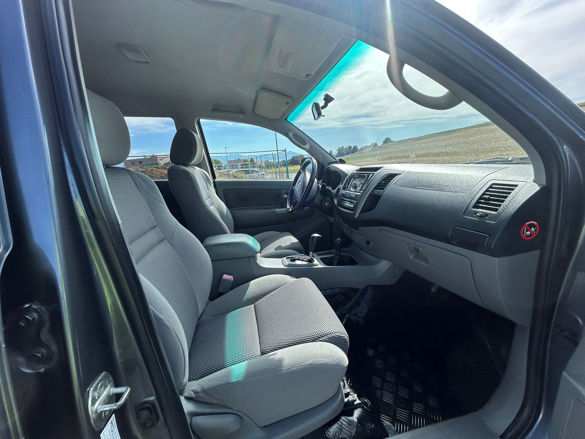TOYOTA Hilux 4x4 DoubleCab LineaSol Premium A-image-54