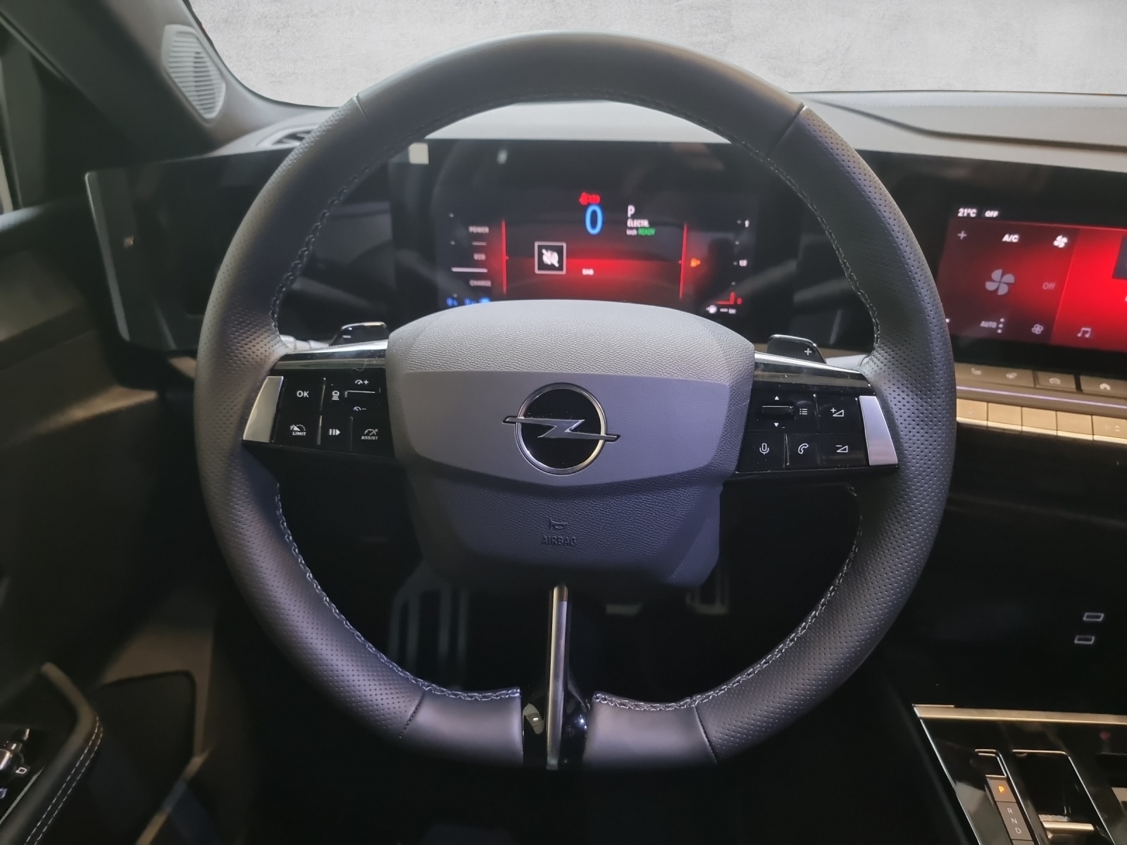 OPEL Astra Sports Tourer 1.6 PHEV Turbo Swiss Plus A-image-6