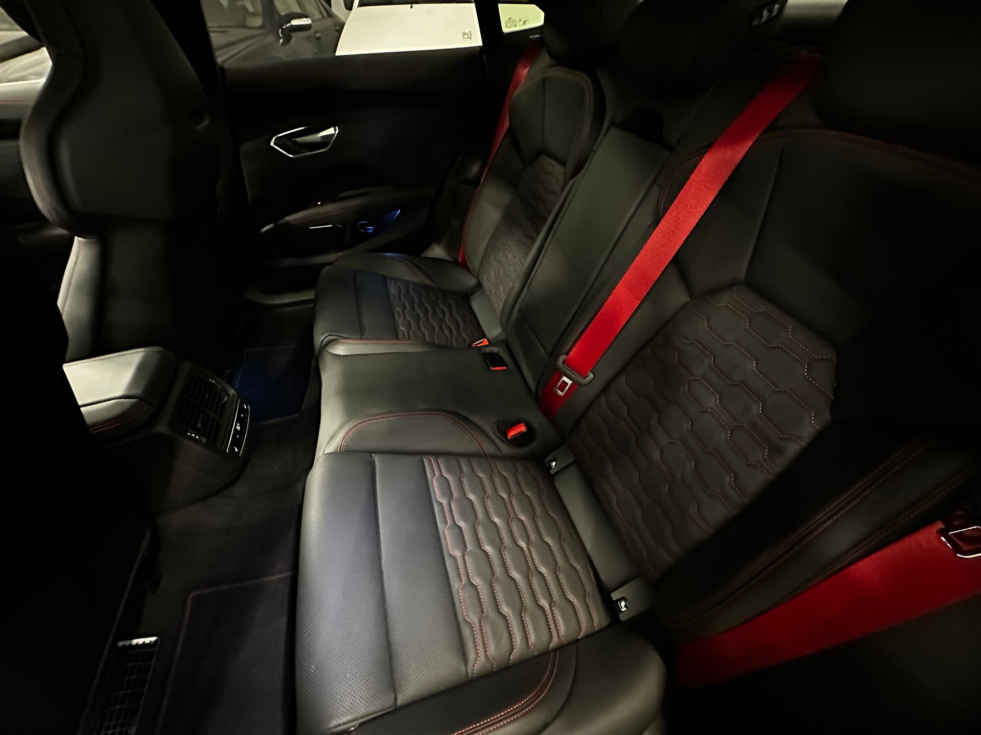AUDI RS e-tron GT quattro-image-11