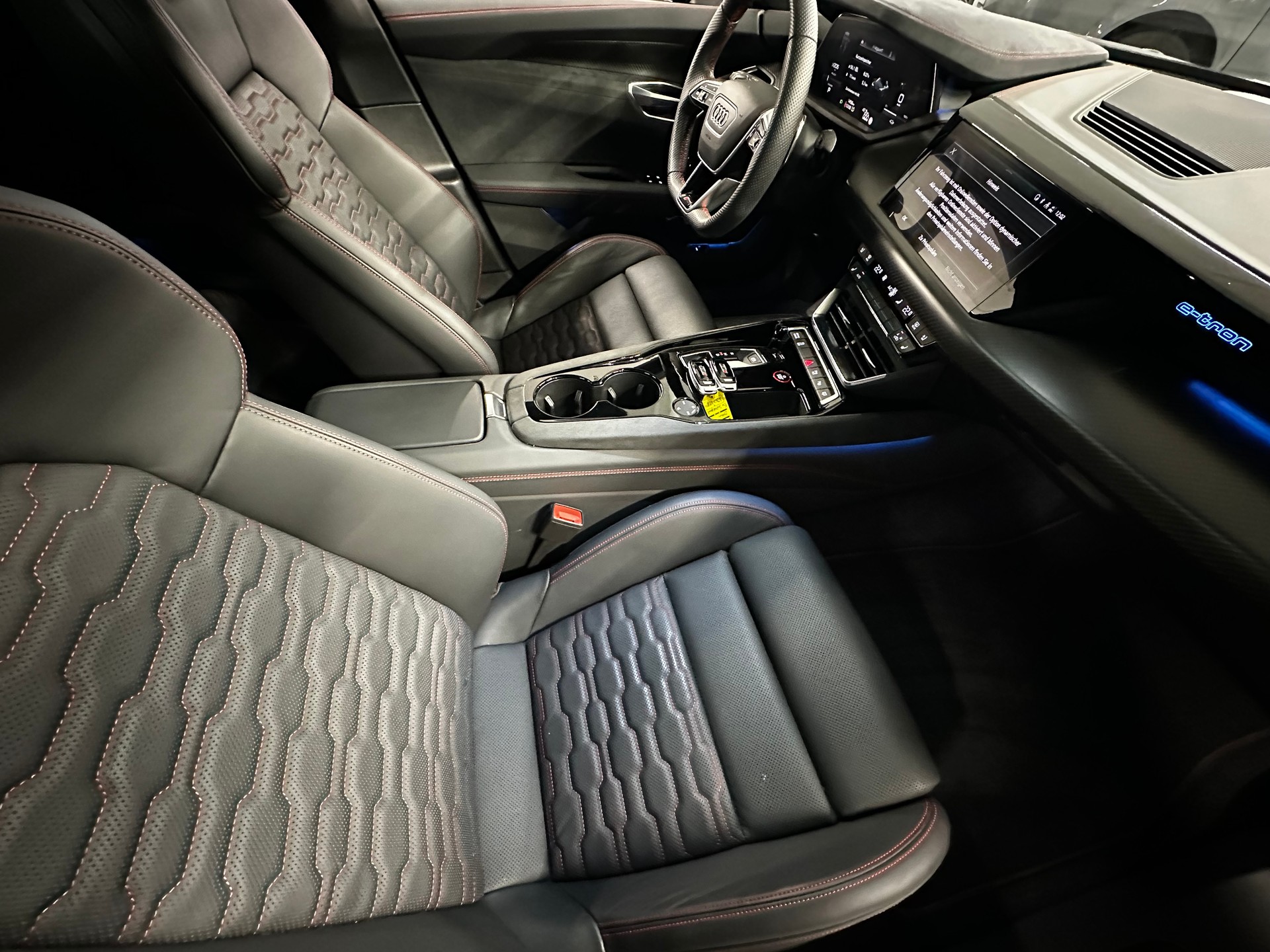 AUDI RS e-tron GT quattro-image-9