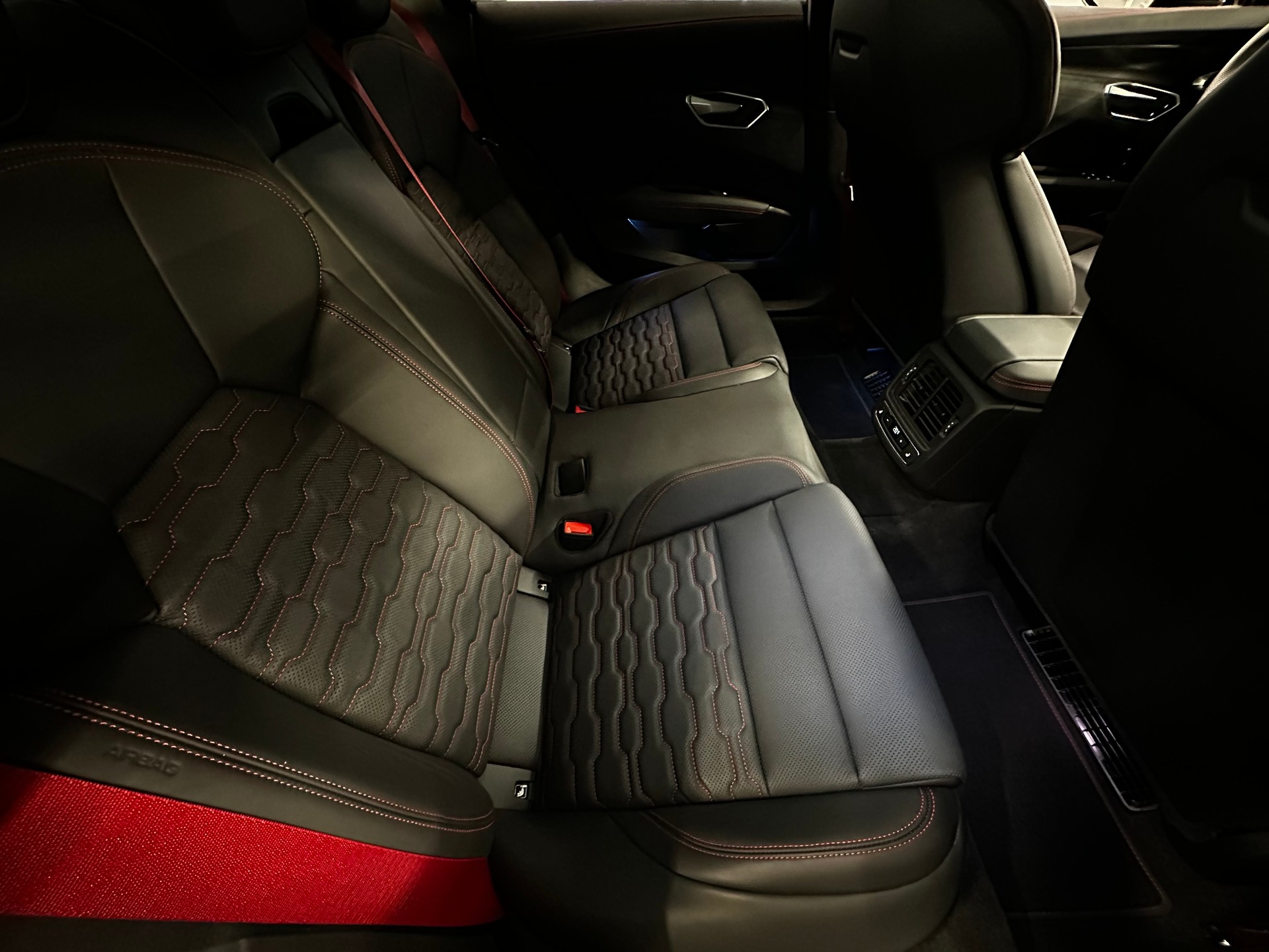 AUDI RS e-tron GT quattro-image-10