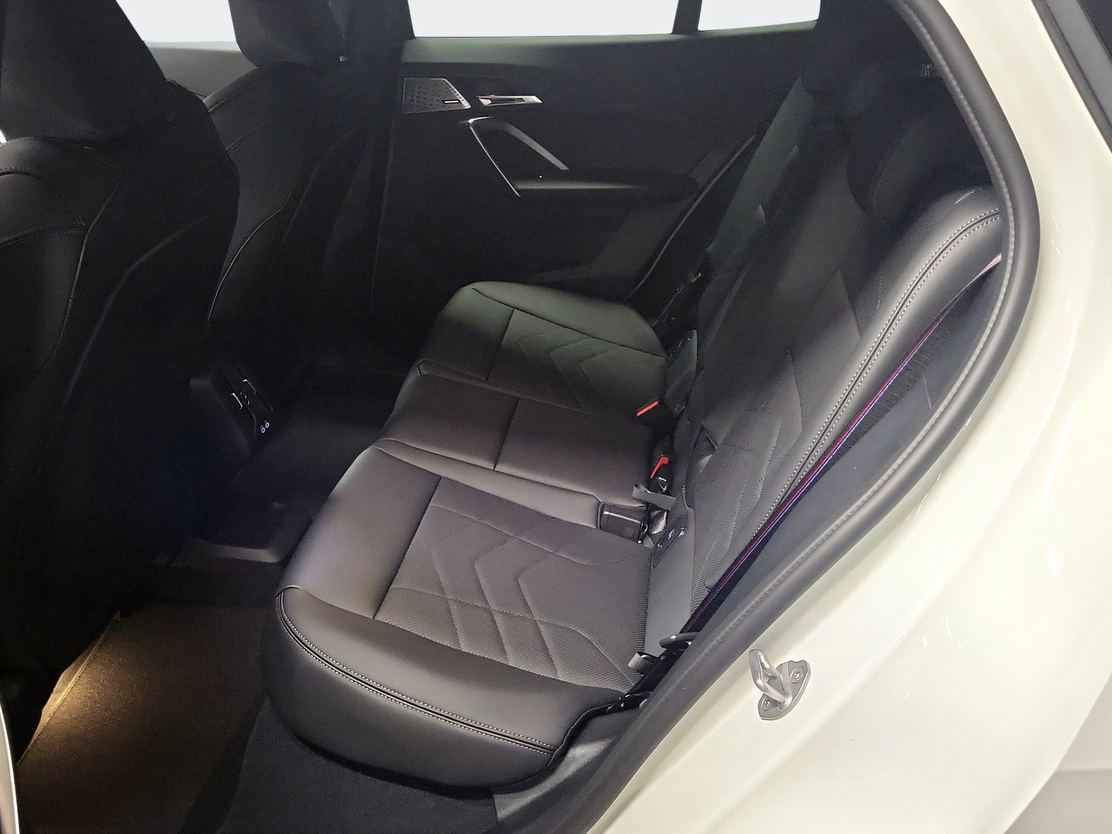 BMW iX2 xDrive 30 M Sport Pro-image-16