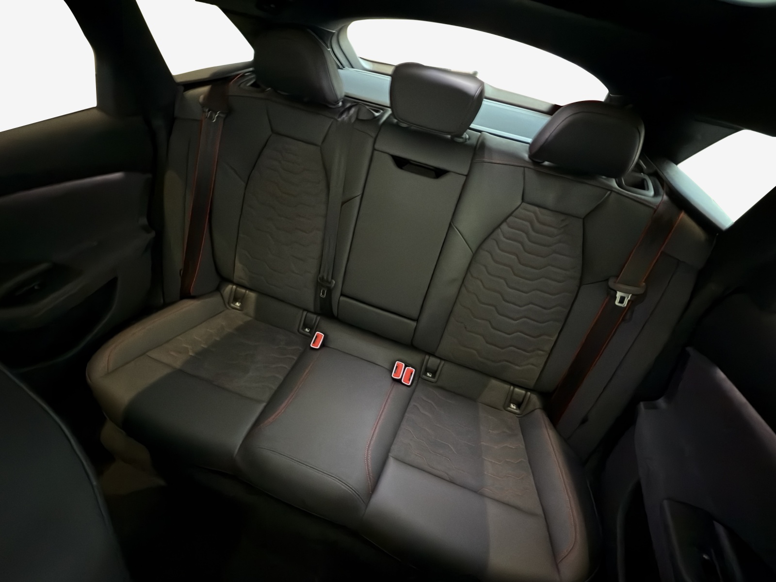 AUDI A6 Avant e-tron quattro-image-11