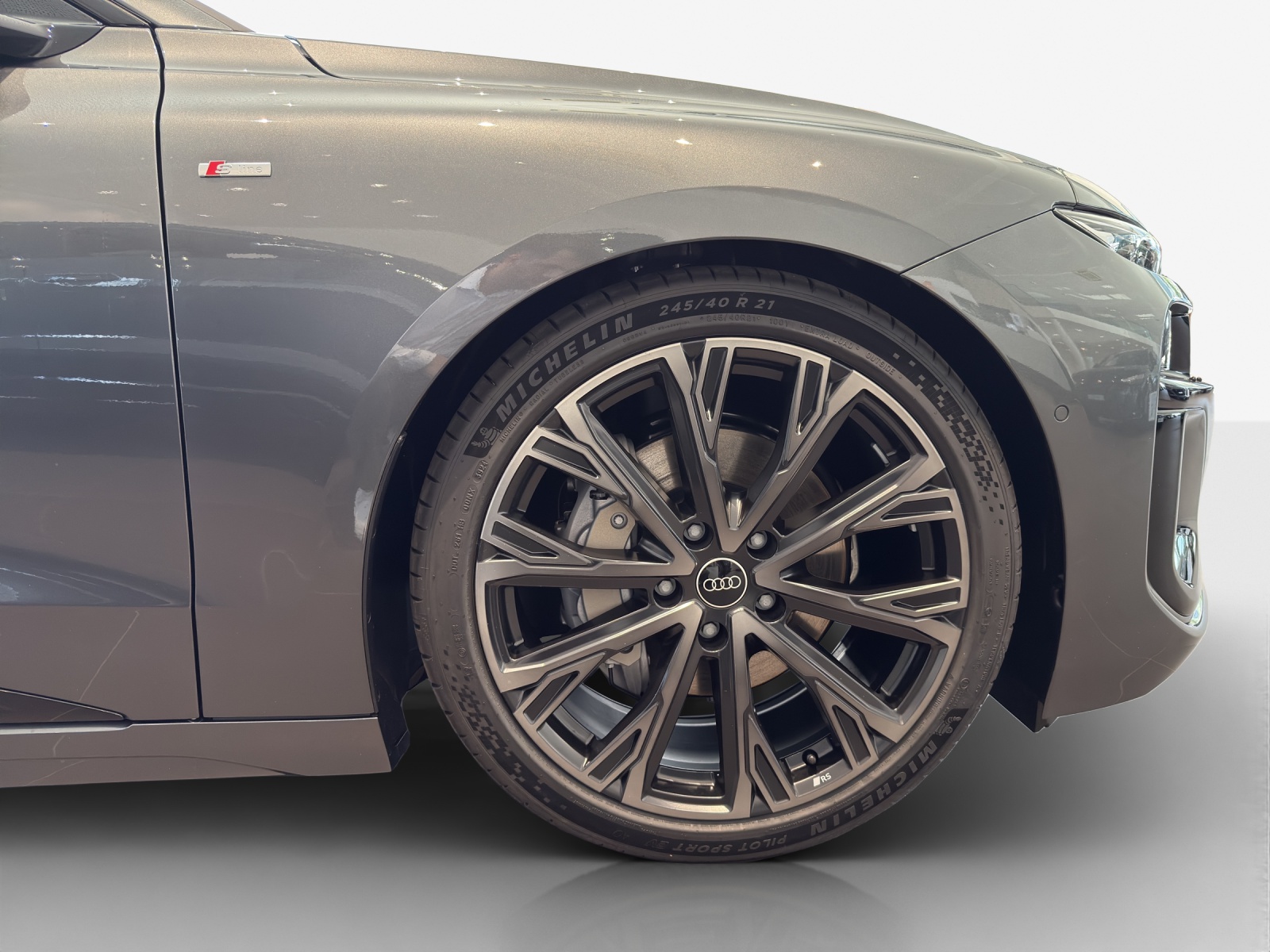 AUDI A6 Avant e-tron quattro-image-13