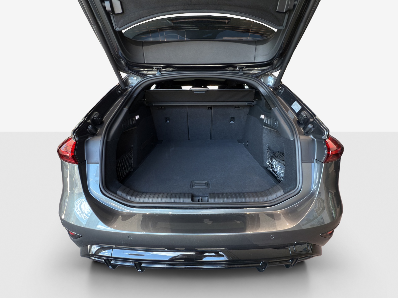 AUDI A6 Avant e-tron quattro-image-12