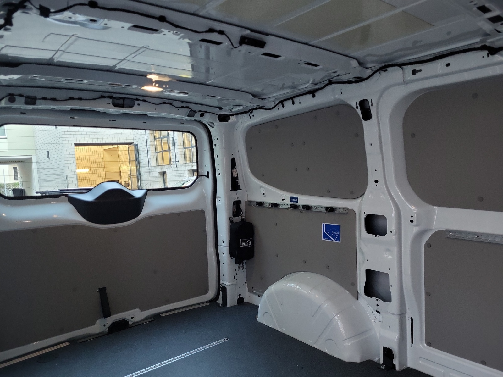 VW Transporter Kastenwagen 2.0TDI 150PS Automat 4Motion-image-10