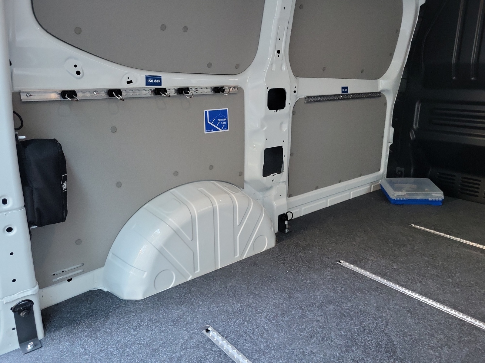 VW Transporter Kastenwagen 2.0TDI 150PS Automat 4Motion-image-19