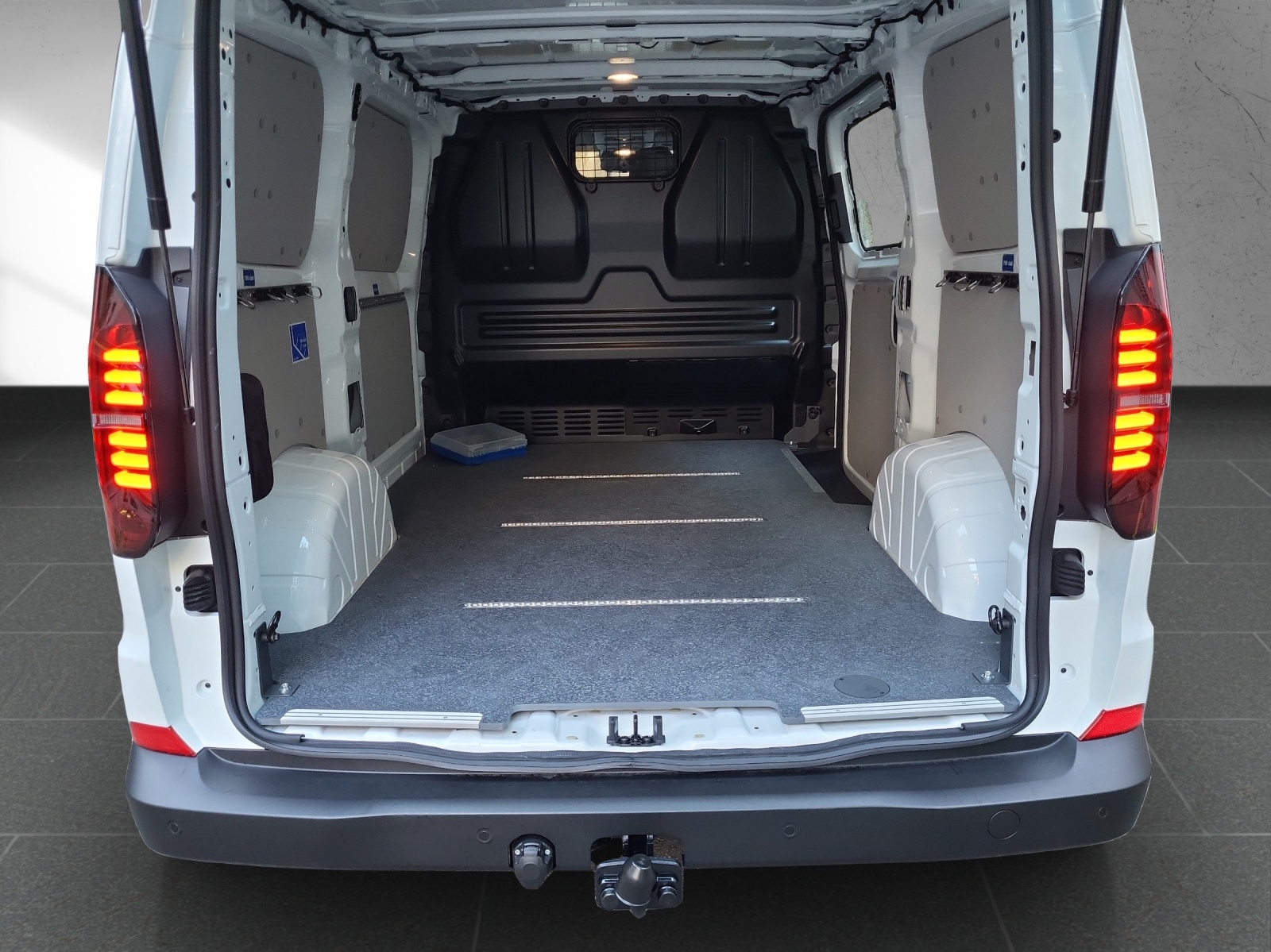 VW Transporter Kastenwagen 2.0TDI 150PS Automat 4Motion-image-17