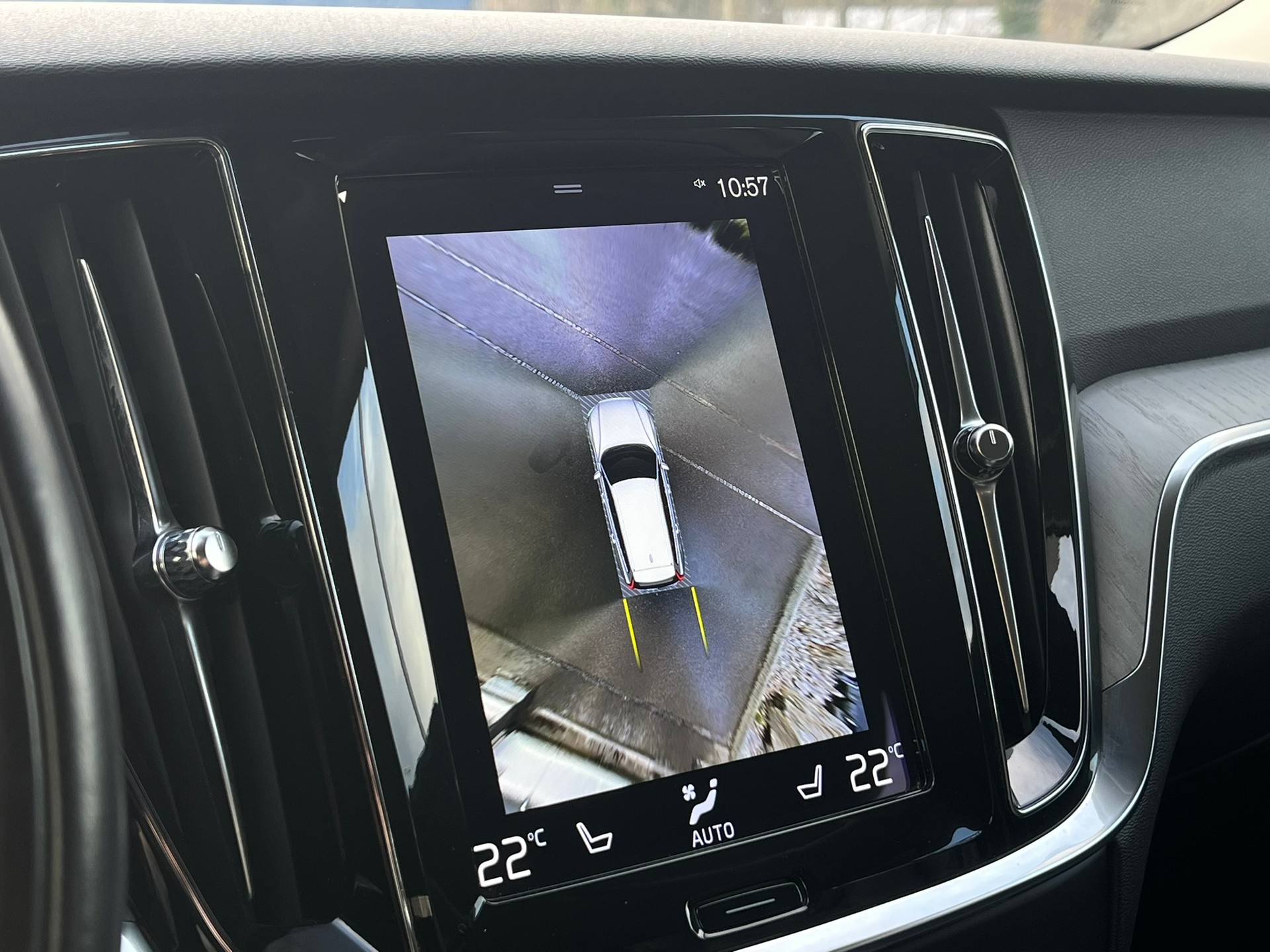 VOLVO V60 2.0 B4 Inscription-image-13