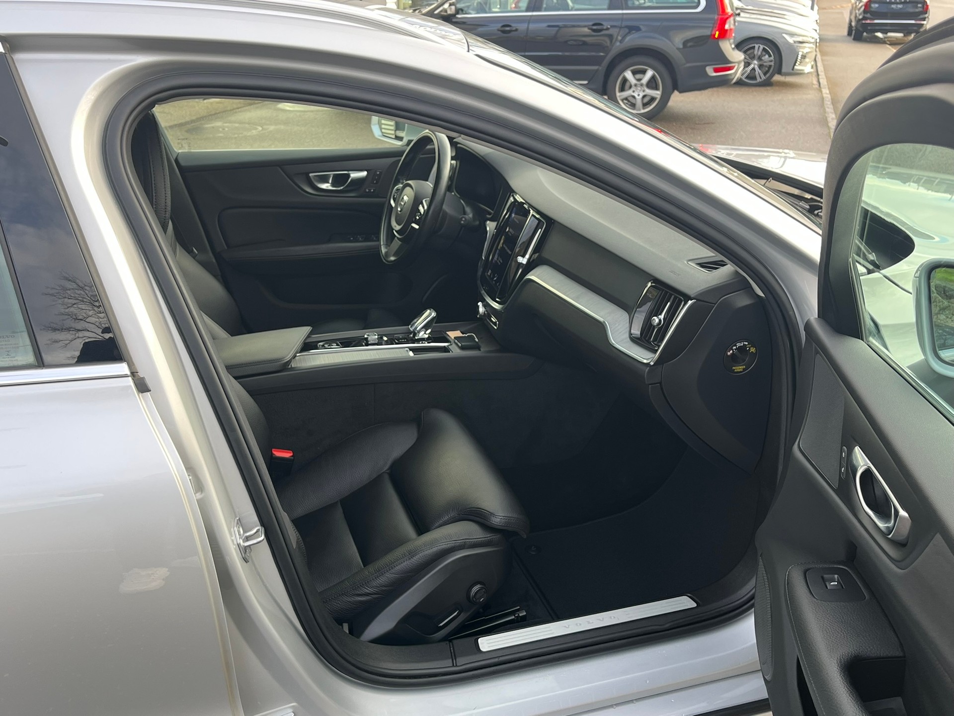 VOLVO V60 2.0 B4 Inscription-image-6