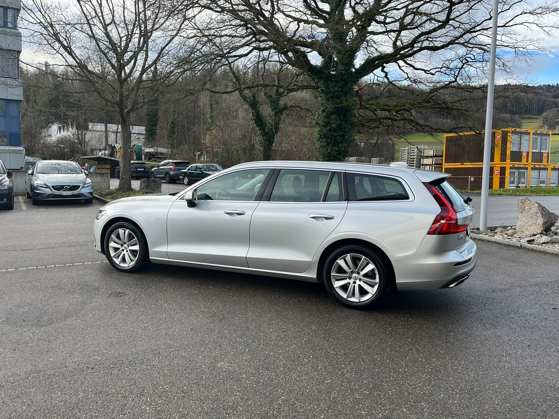 VOLVO V60 2.0 B4 Inscription-image-4