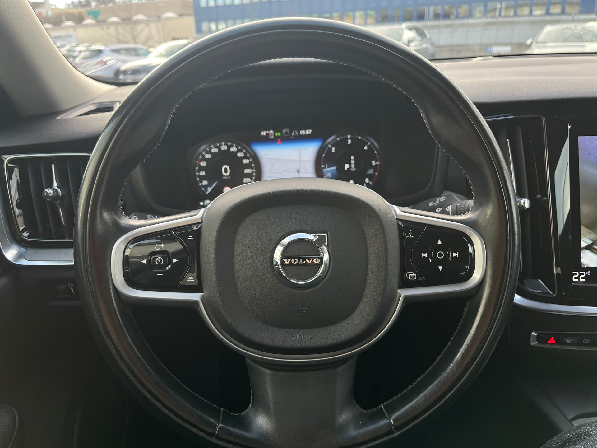 VOLVO V60 2.0 B4 Inscription-image-16