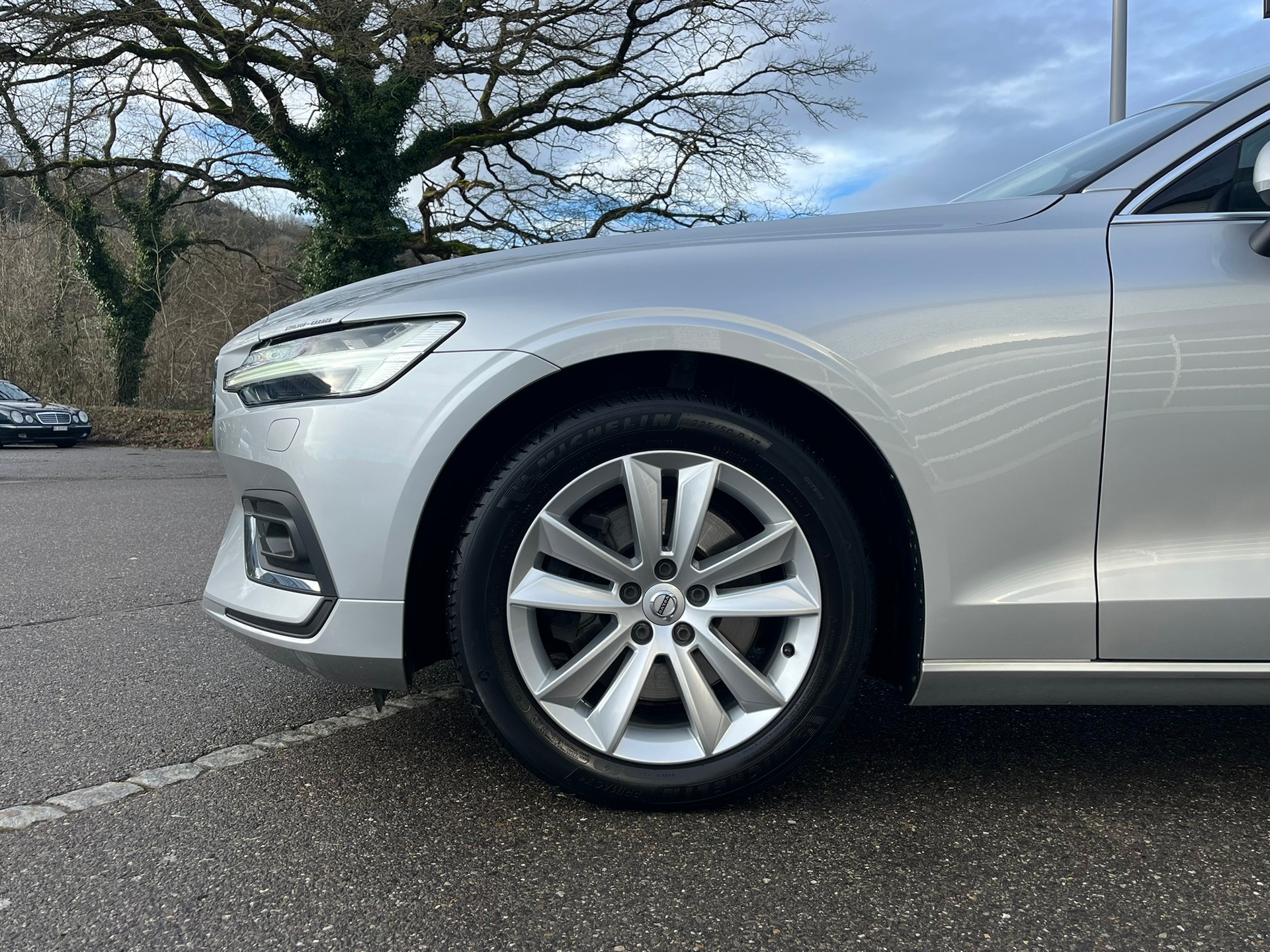 VOLVO V60 2.0 B4 Inscription-image-1