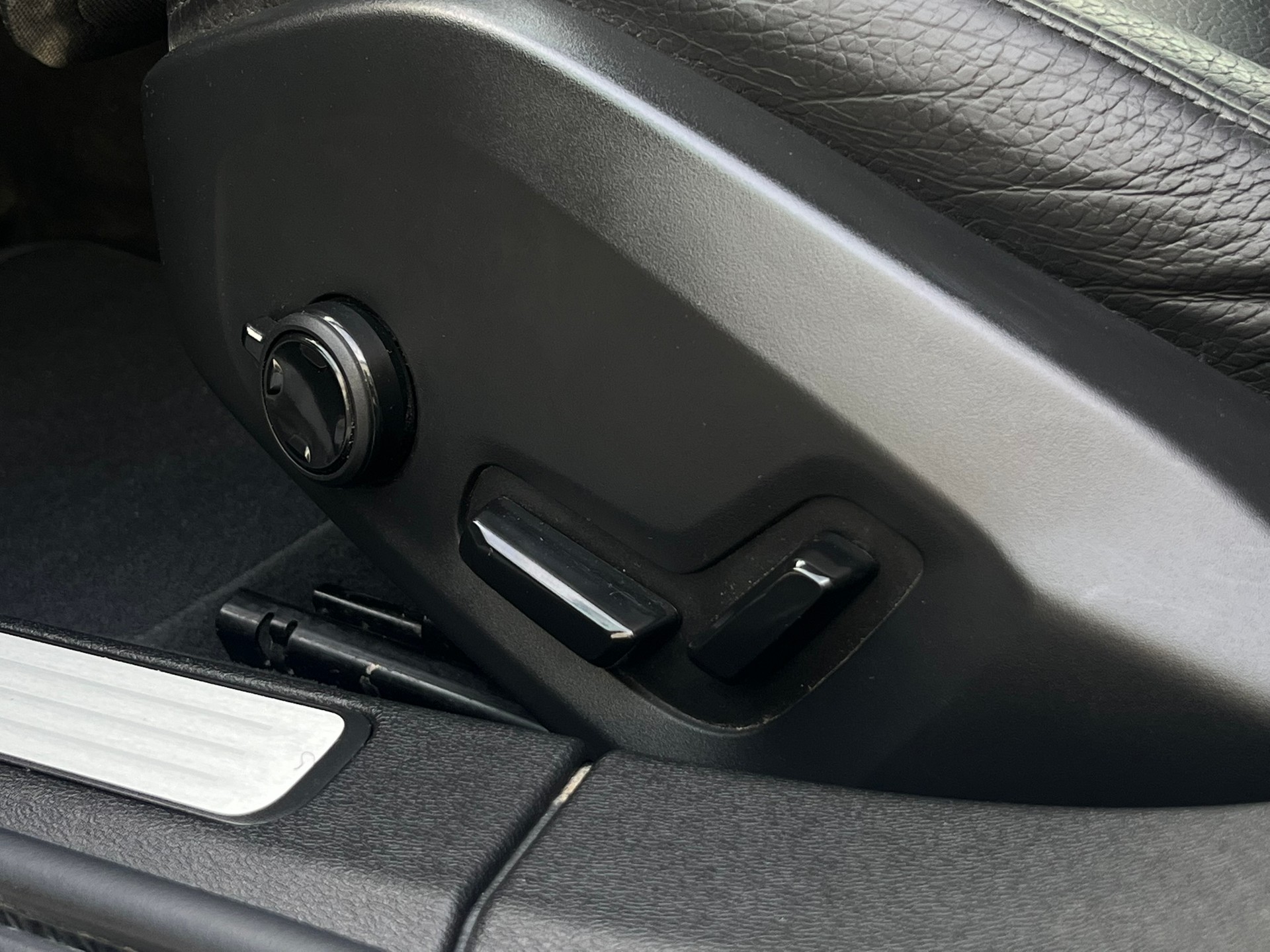 VOLVO V60 2.0 B4 Inscription-image-15