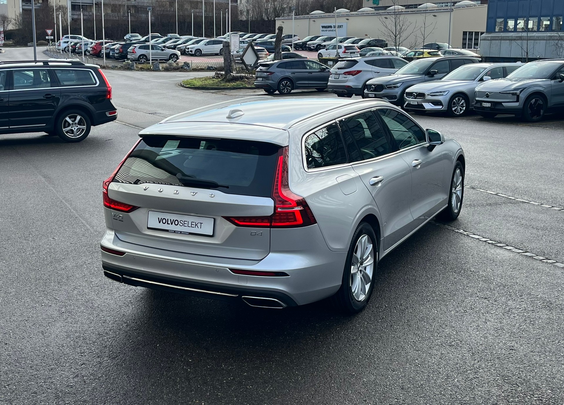 VOLVO V60 2.0 B4 Inscription-image-5