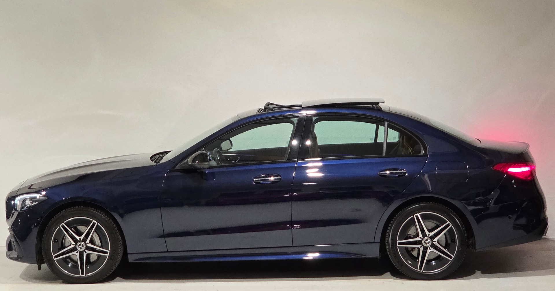 MERCEDES-BENZ C 300e 4Matic AMG Line-showroom-element-1
