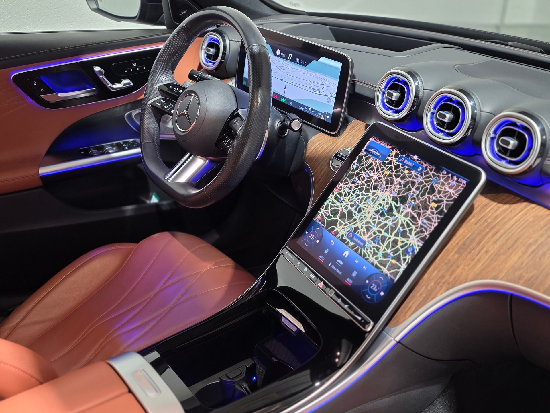 MERCEDES-BENZ C 300e 4Matic AMG Line-image-23