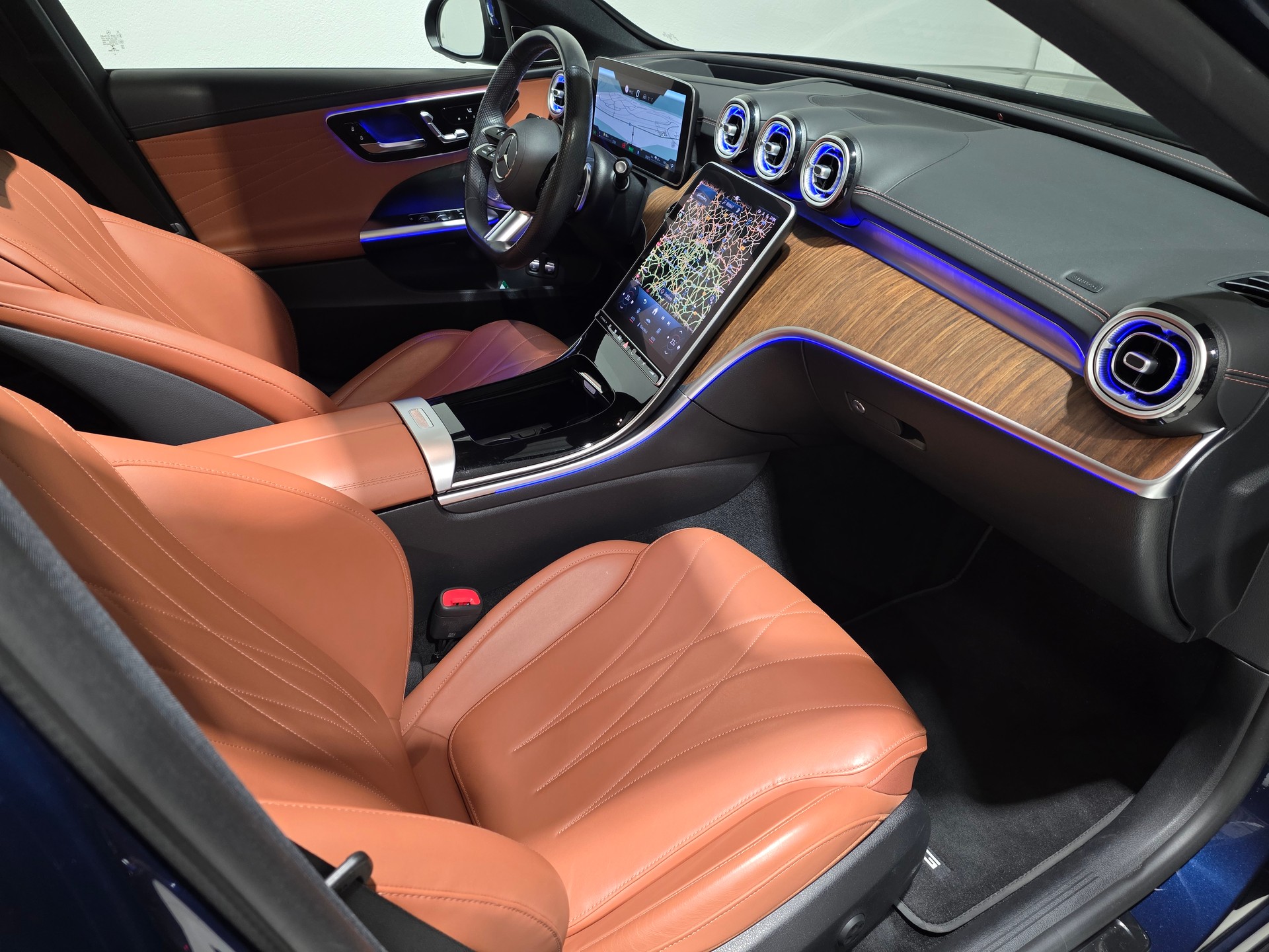 MERCEDES-BENZ C 300e 4Matic AMG Line-image-25