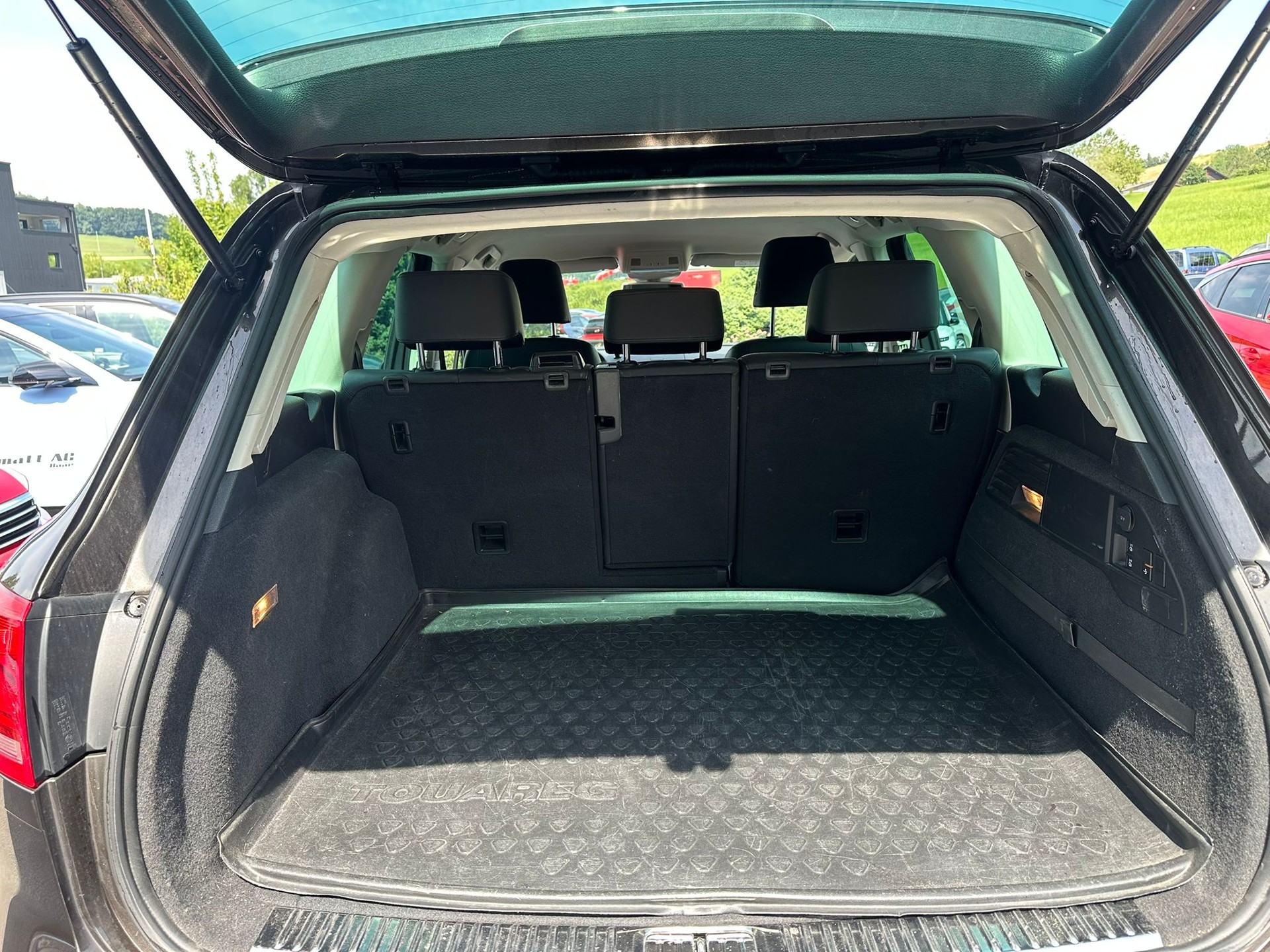 VW Touareg 3.0 TDI BMT Terrain Tech Tiptronic-image-11