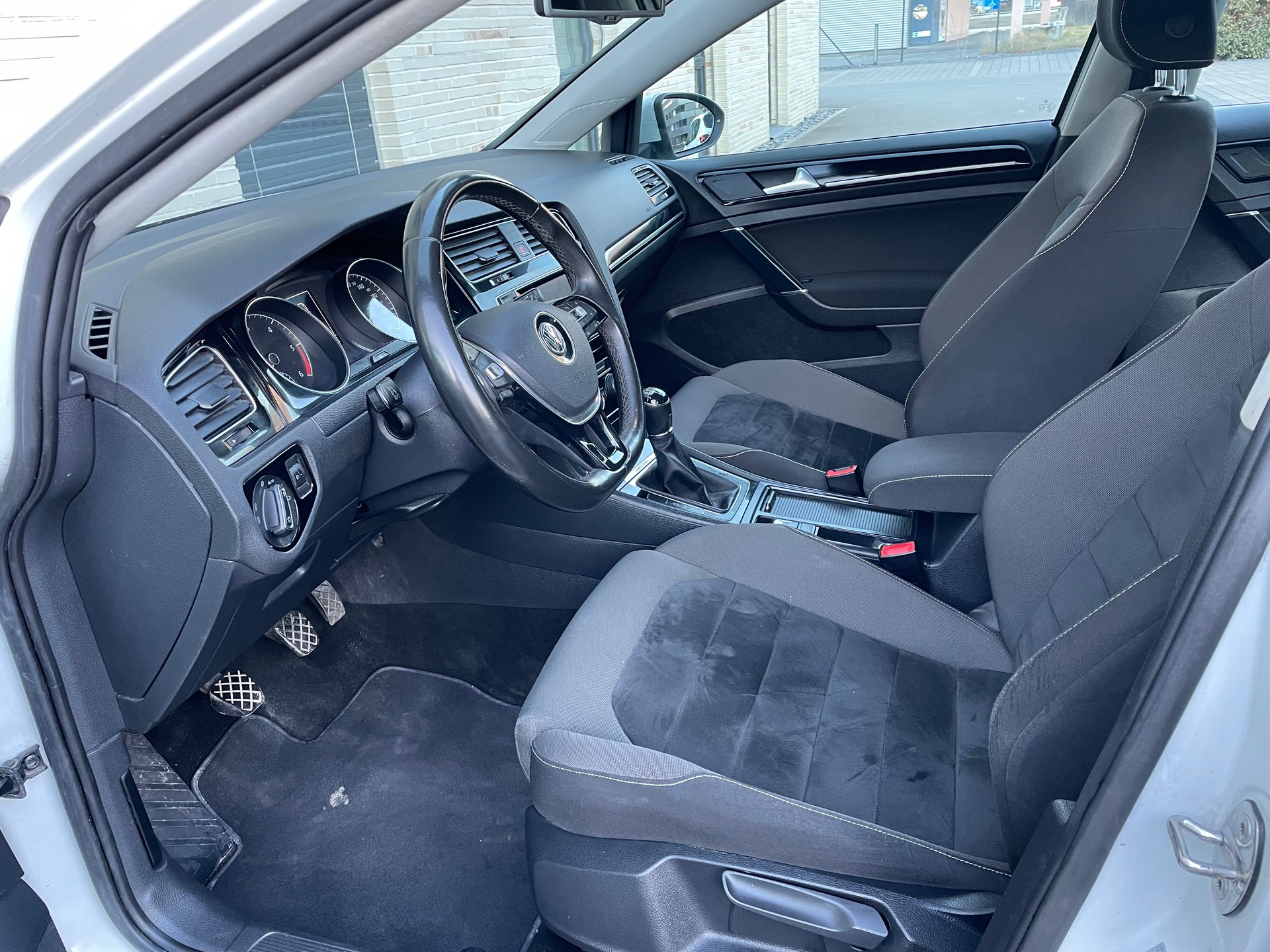 VW Golf VII 1.6 TDI 4Motion-image-11