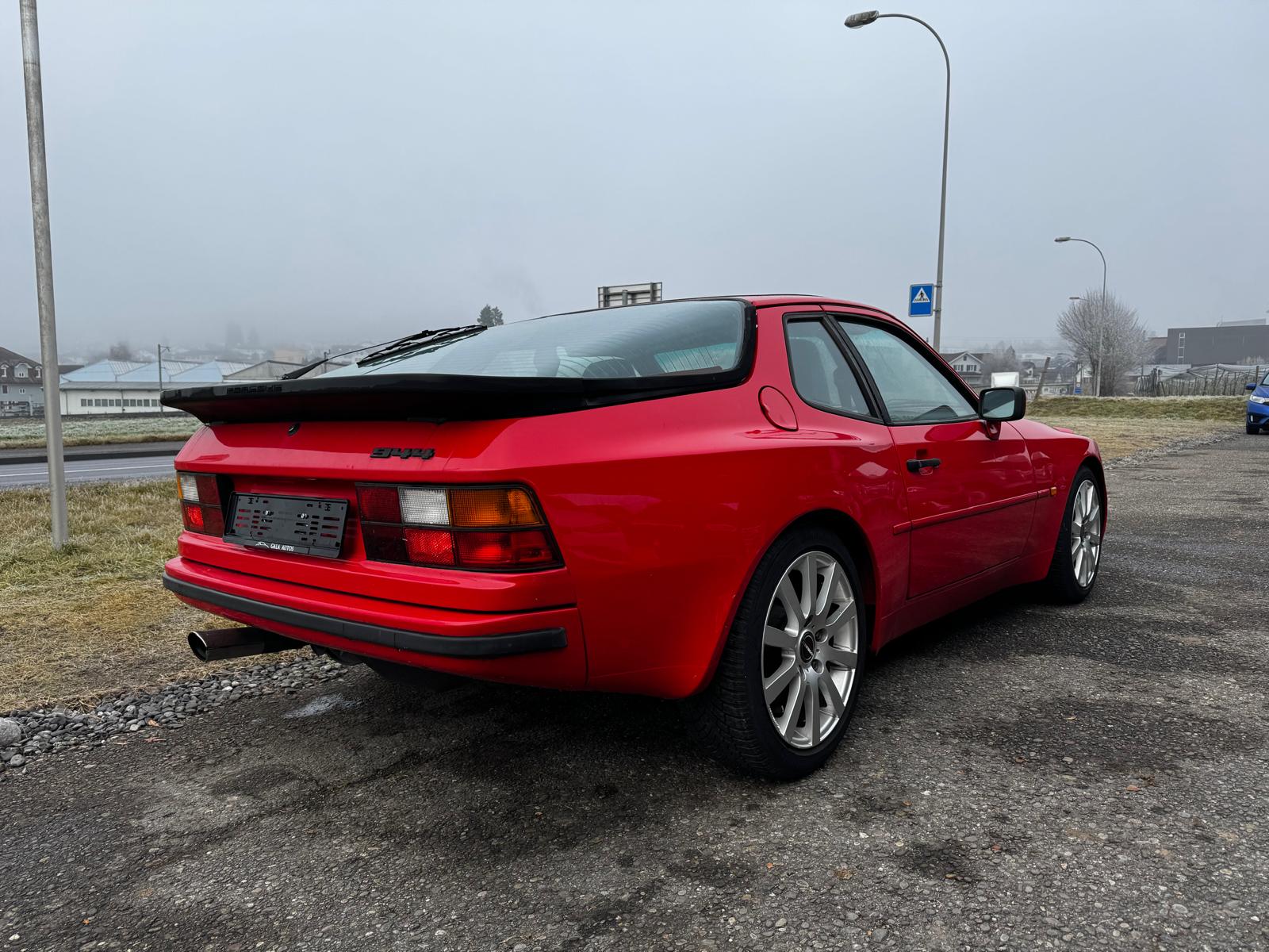 PORSCHE 944-image-3