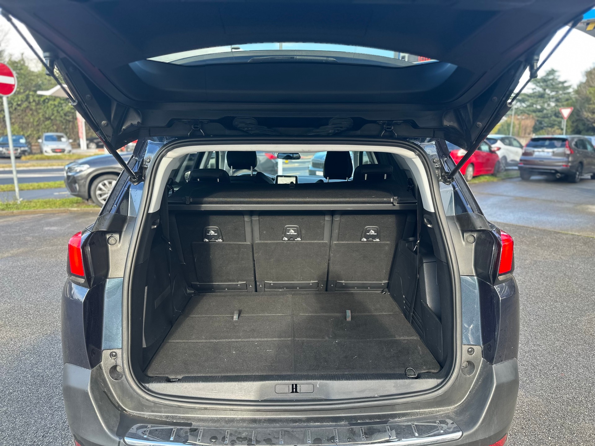 PEUGEOT 5008 1.6 THP Allure EAT-image-12