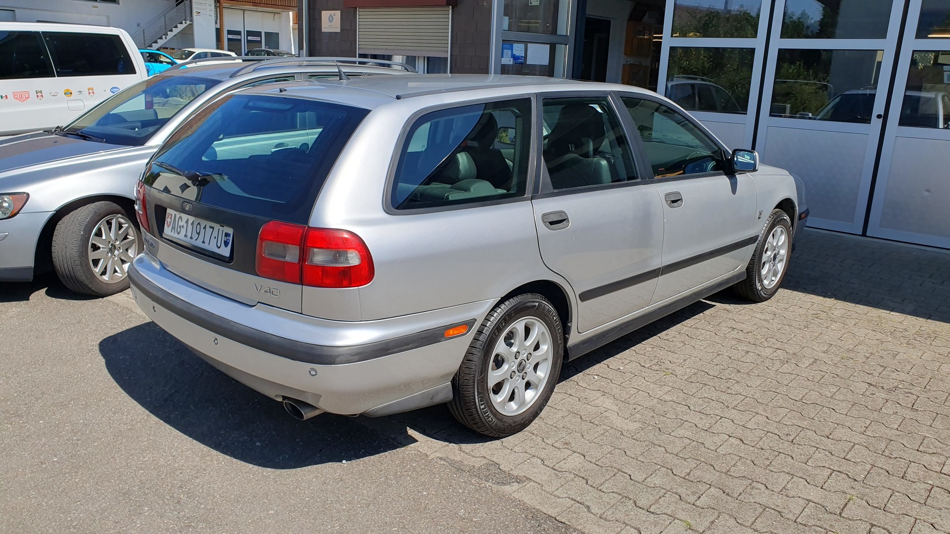 VOLVO V40 2.0 T-image-0