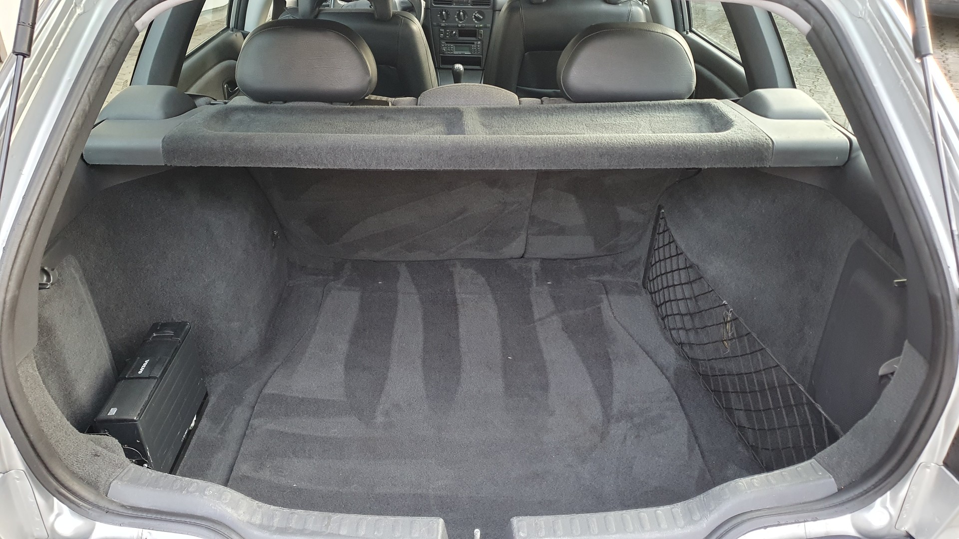 VOLVO V40 2.0 T-image-5