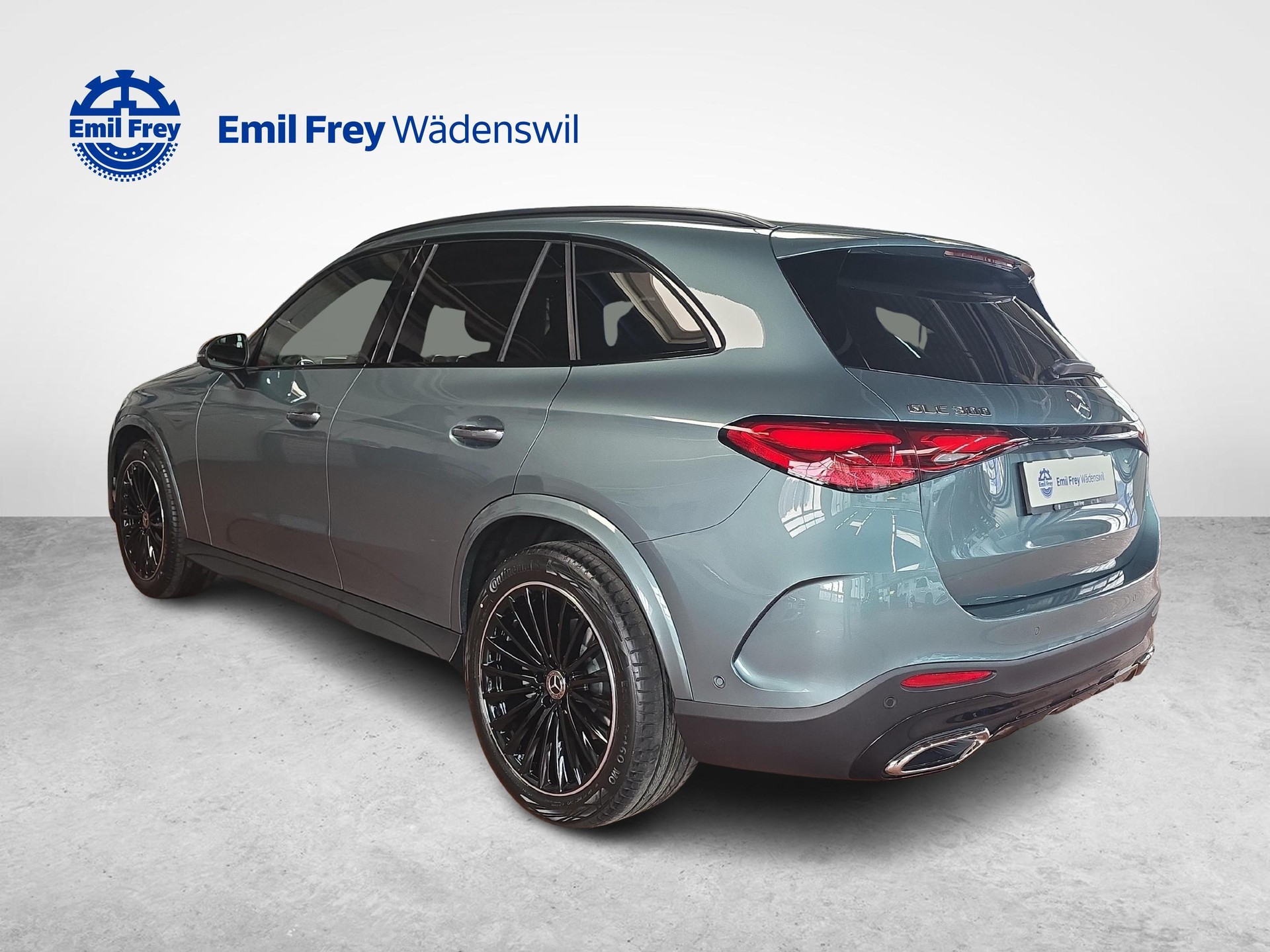 MERCEDES-BENZ GLC 300 4MATIC AMG Line-image-2