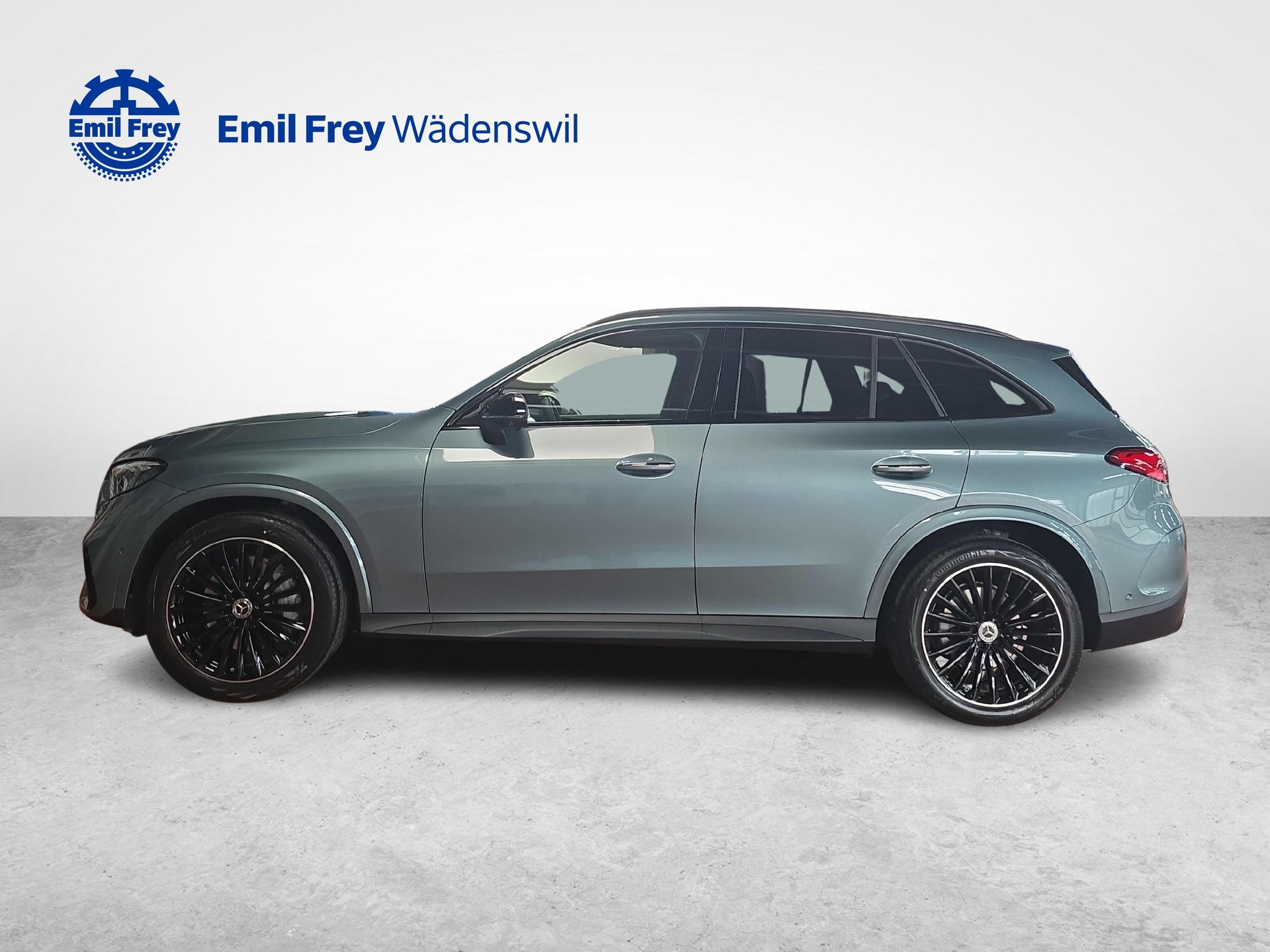 MERCEDES-BENZ GLC 300 4MATIC AMG Line-image-1