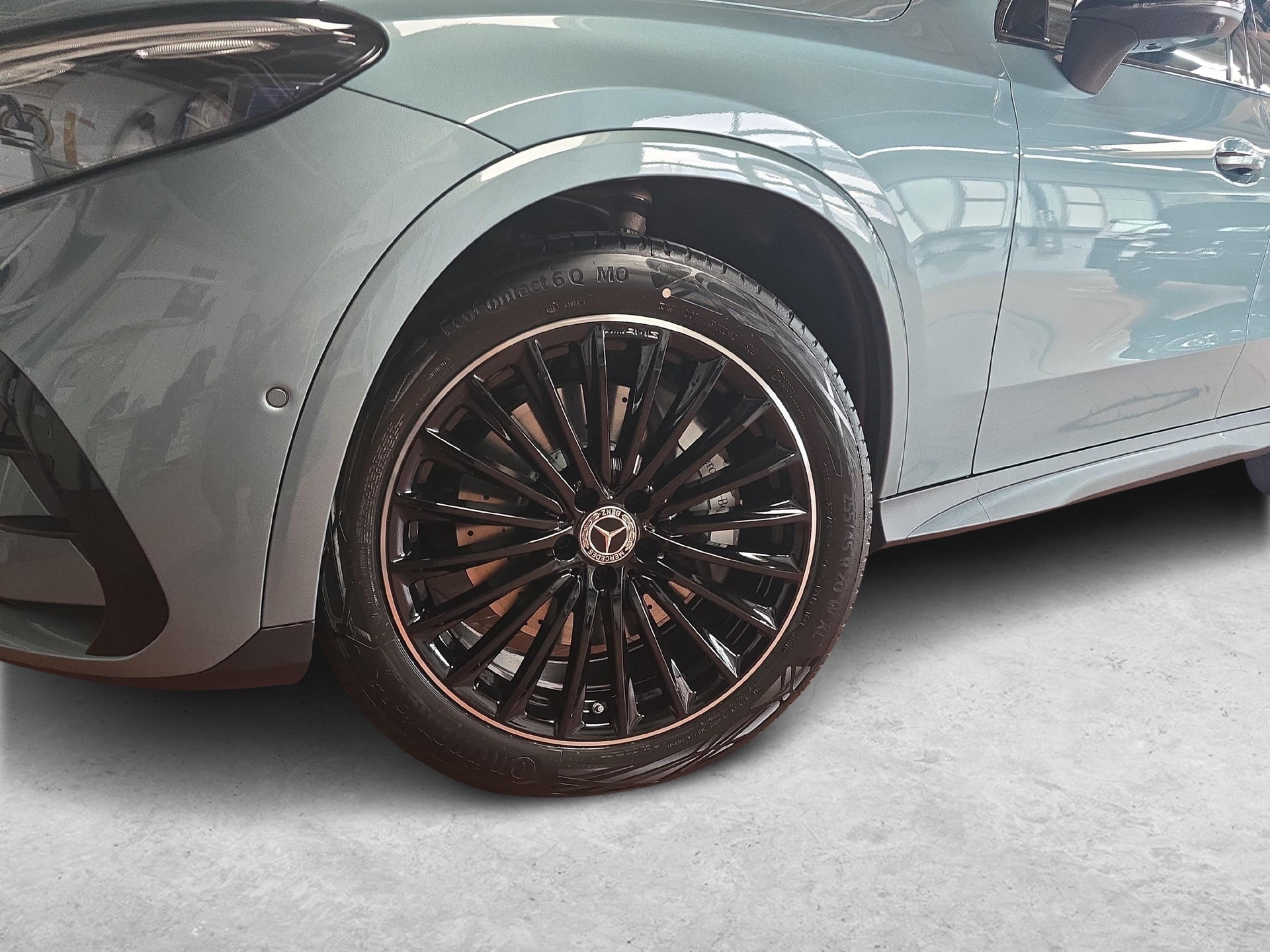 MERCEDES-BENZ GLC 300 4MATIC AMG Line-image-9