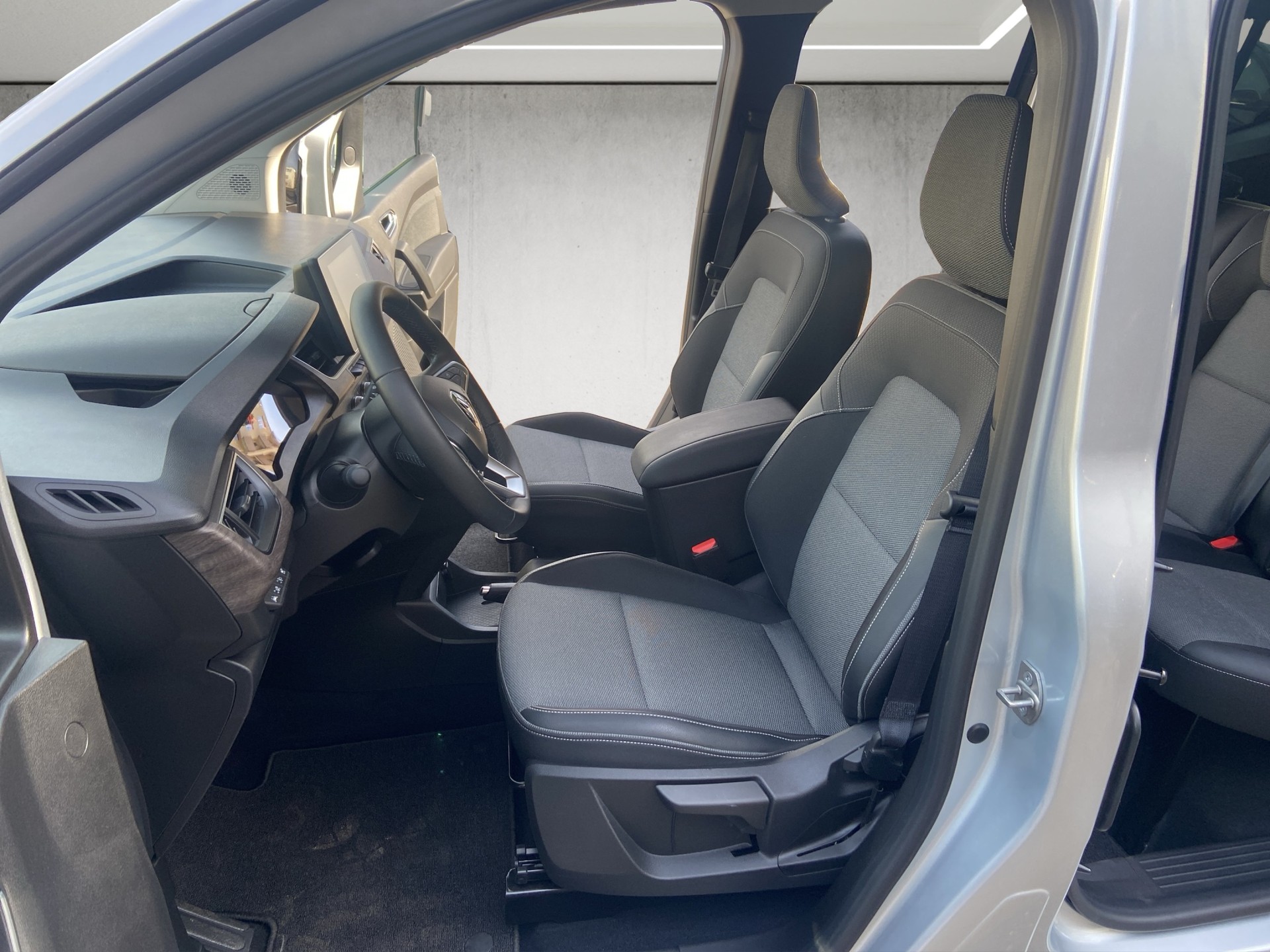 RENAULT Kangoo 1.3 TCe 130 PF Techno EDC-image-9