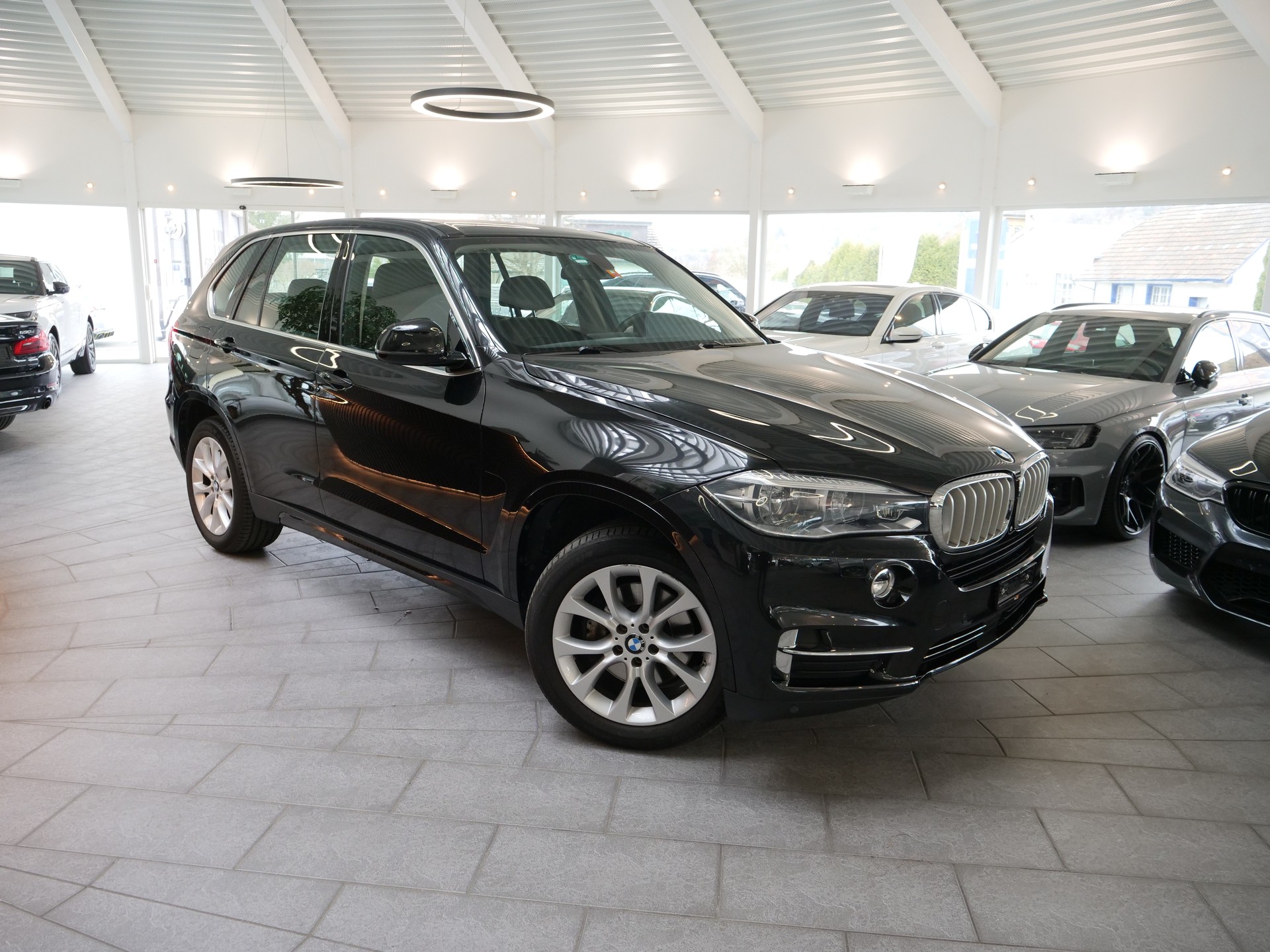BMW X5 xDrive 40d Steptronic-showroom-element-2