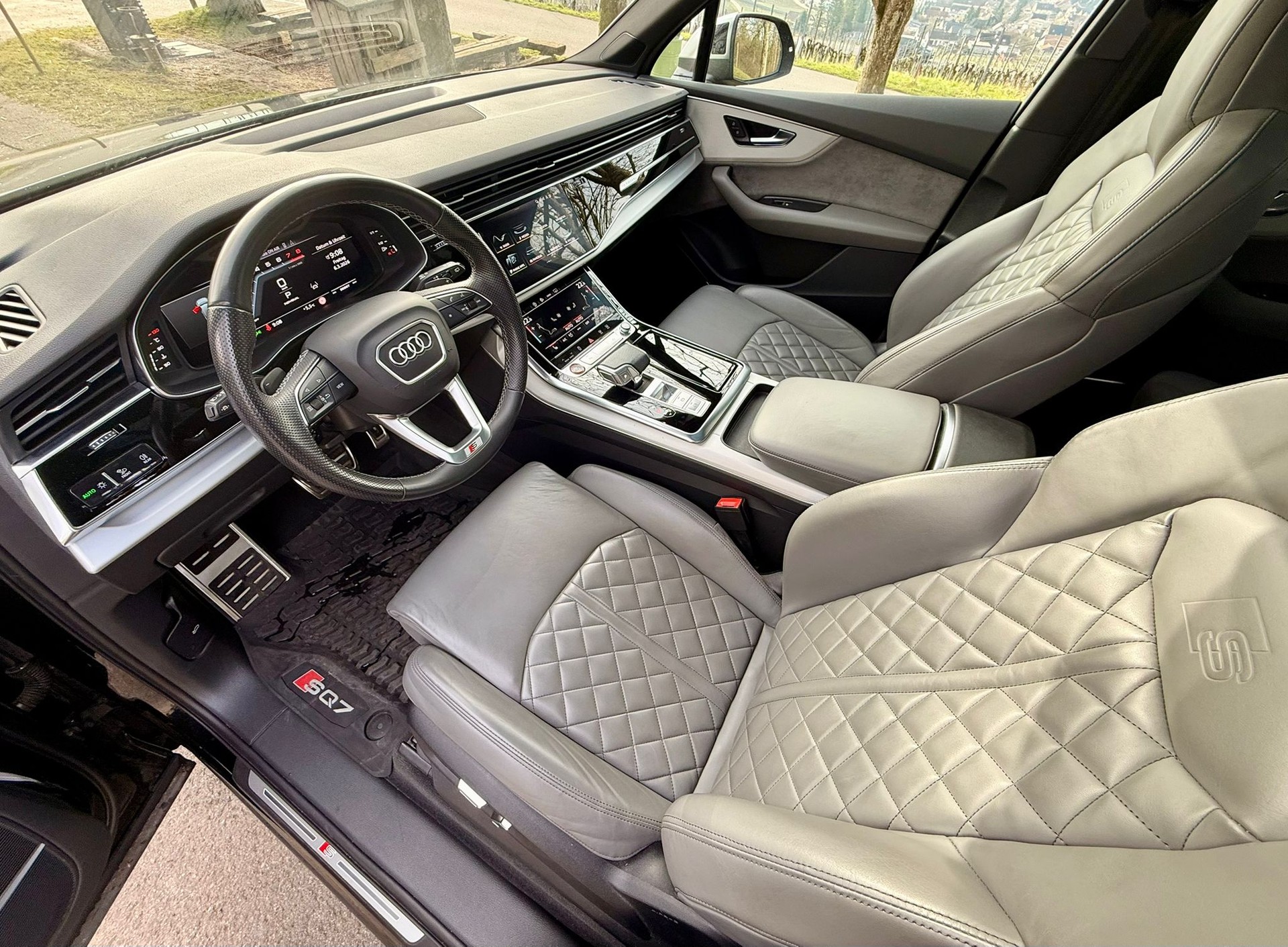 AUDI SQ7 TFSI quattro tiptronic-image-21