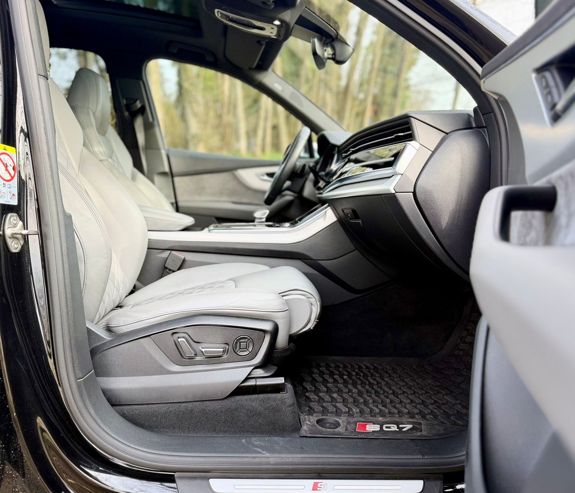 AUDI SQ7 TFSI quattro tiptronic-image-22