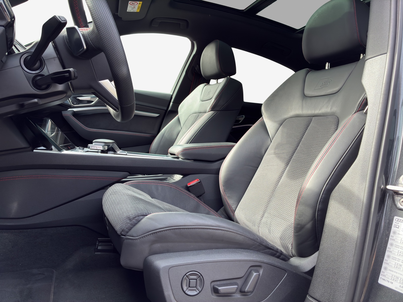 AUDI Q8 Sportback 55 e-tron Black Edition quattro-image-8