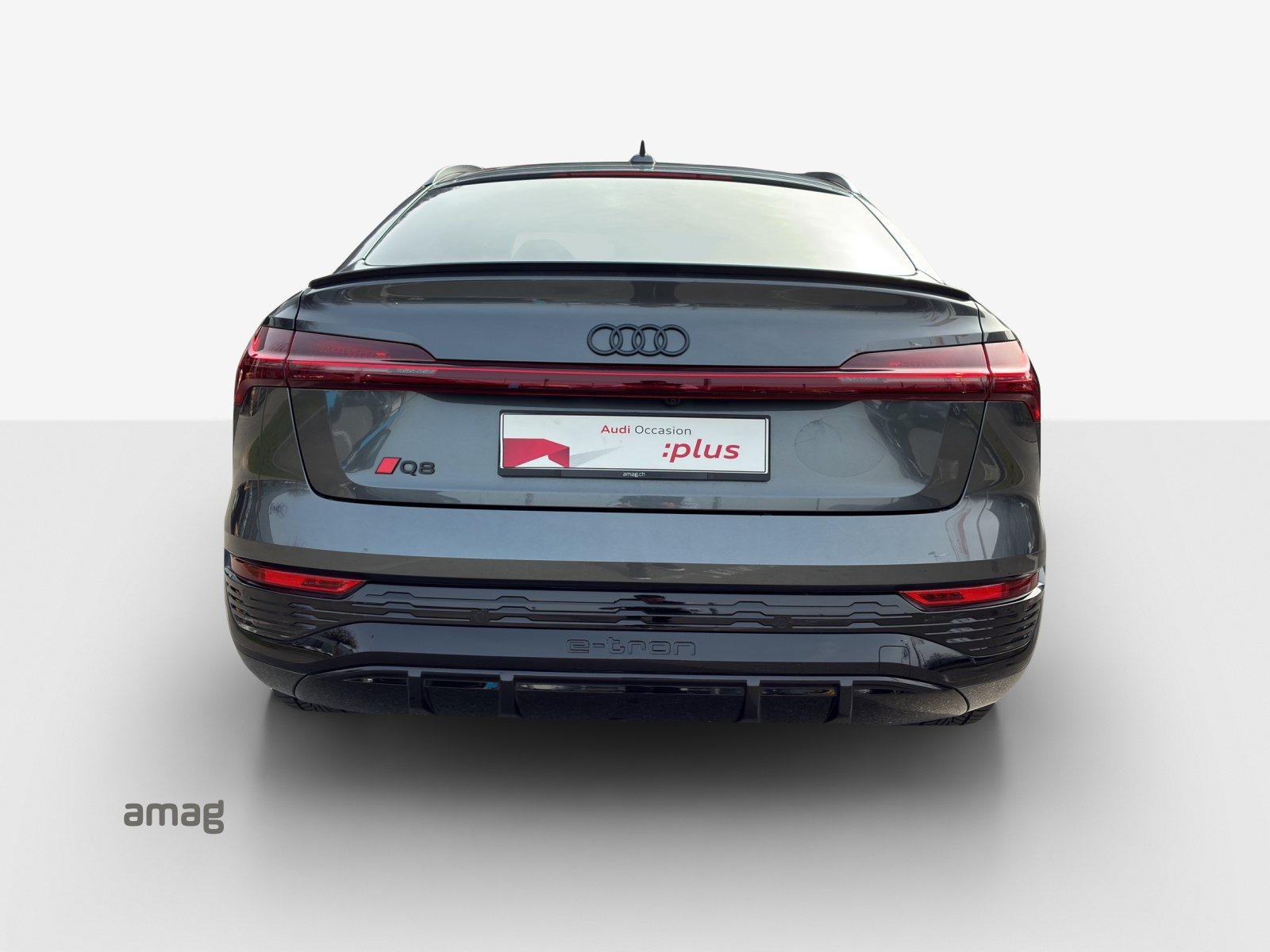 AUDI Q8 Sportback 55 e-tron Black Edition quattro-image-4