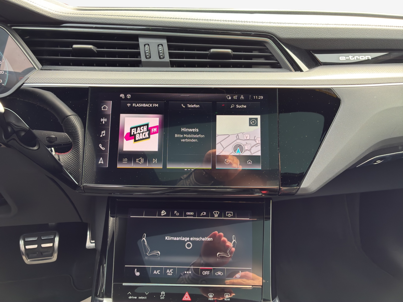 AUDI Q8 Sportback 55 e-tron Black Edition quattro-image-11