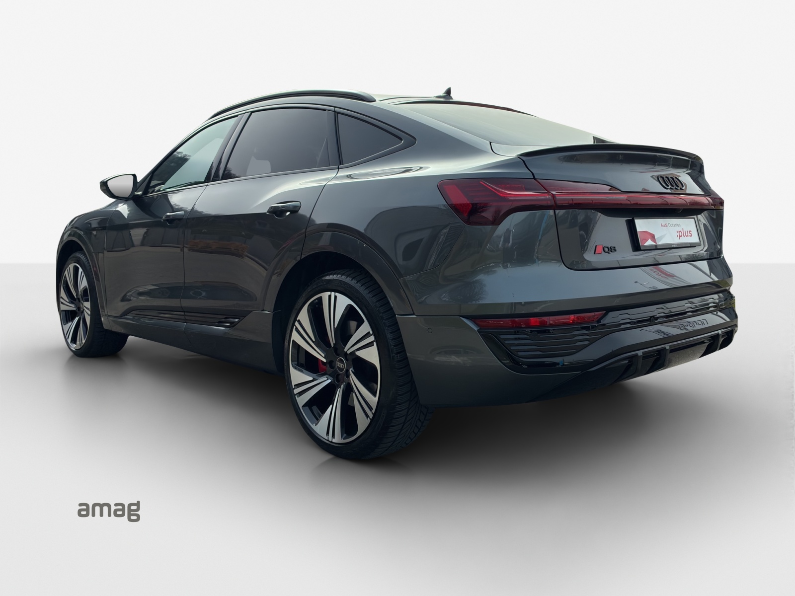 AUDI Q8 Sportback 55 e-tron Black Edition quattro-image-2