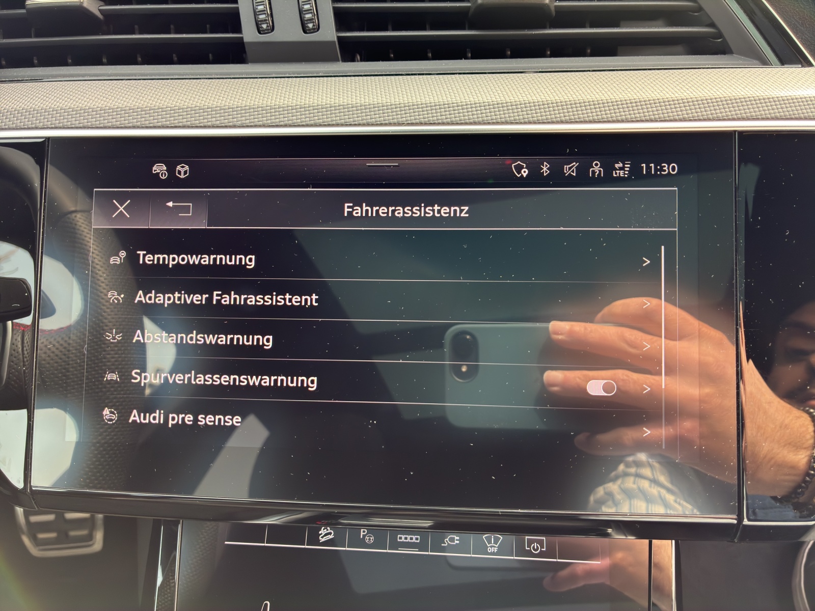 AUDI Q8 Sportback 55 e-tron Black Edition quattro-image-14