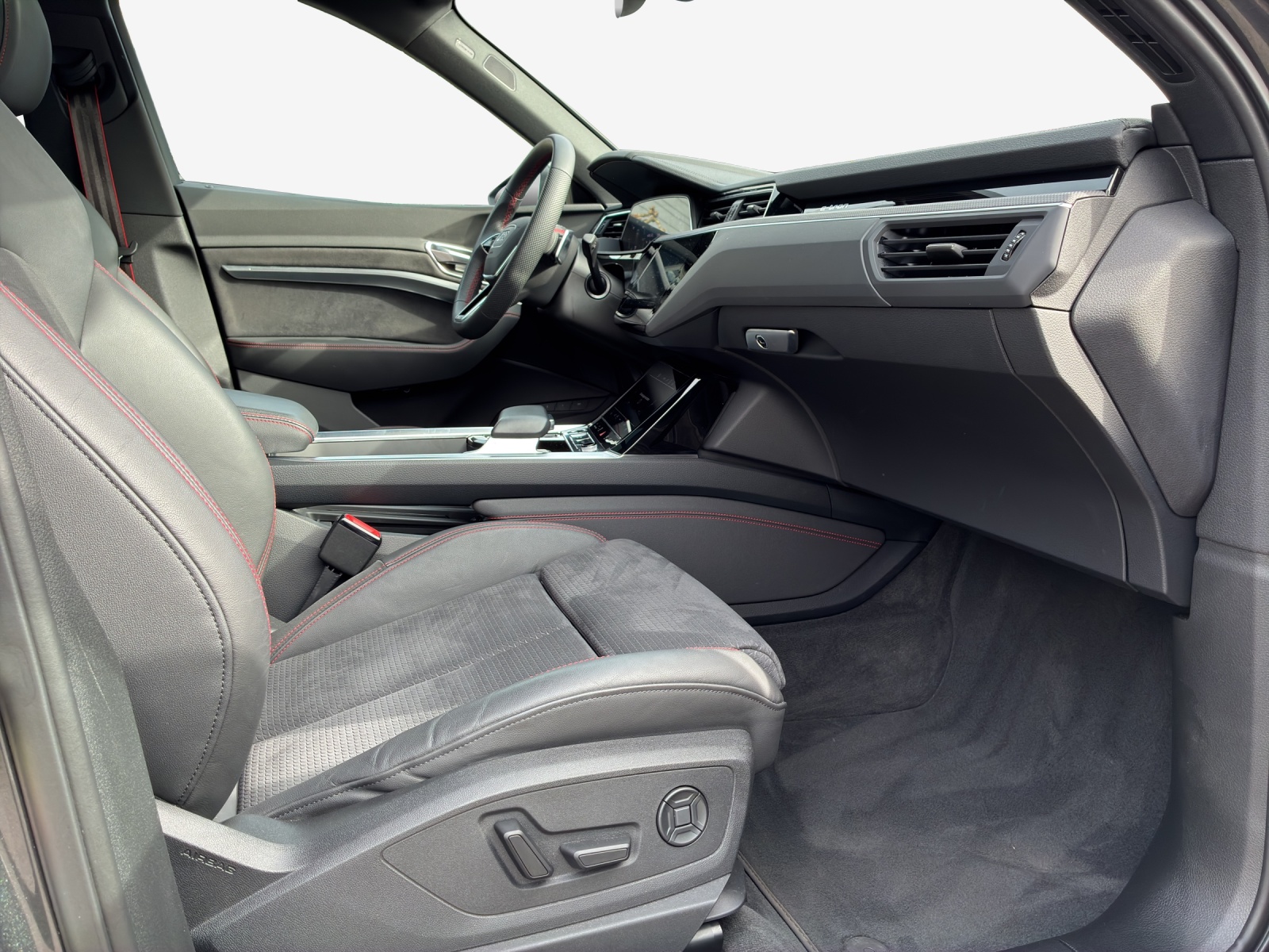 AUDI Q8 Sportback 55 e-tron Black Edition quattro-image-15