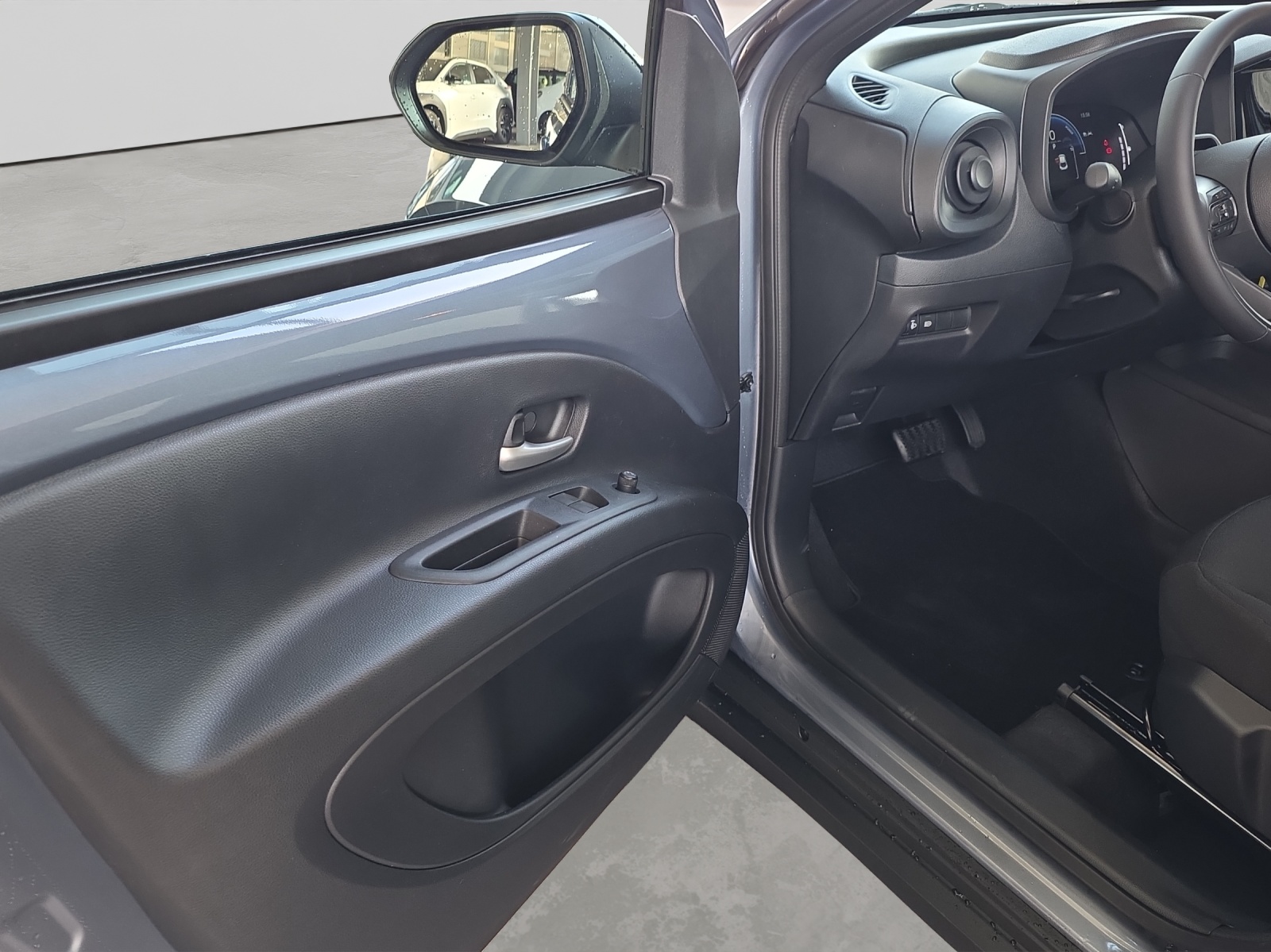 TOYOTA Aygo X 1.5 VVT-i HSD Comfort-image-11