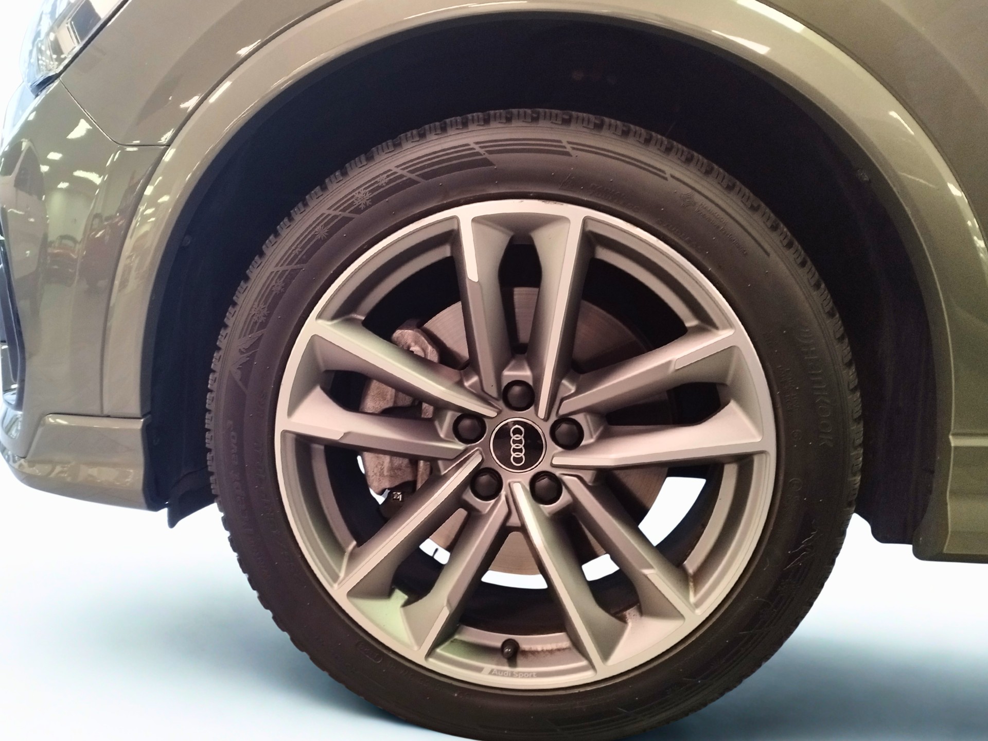AUDI Q3 Sportback 40 TDI S line quattro S-tronic-image-5