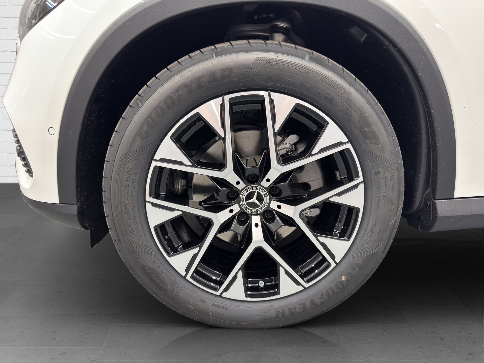 MERCEDES-BENZ GLC 220 d Avantgarde 4Matic-image-5