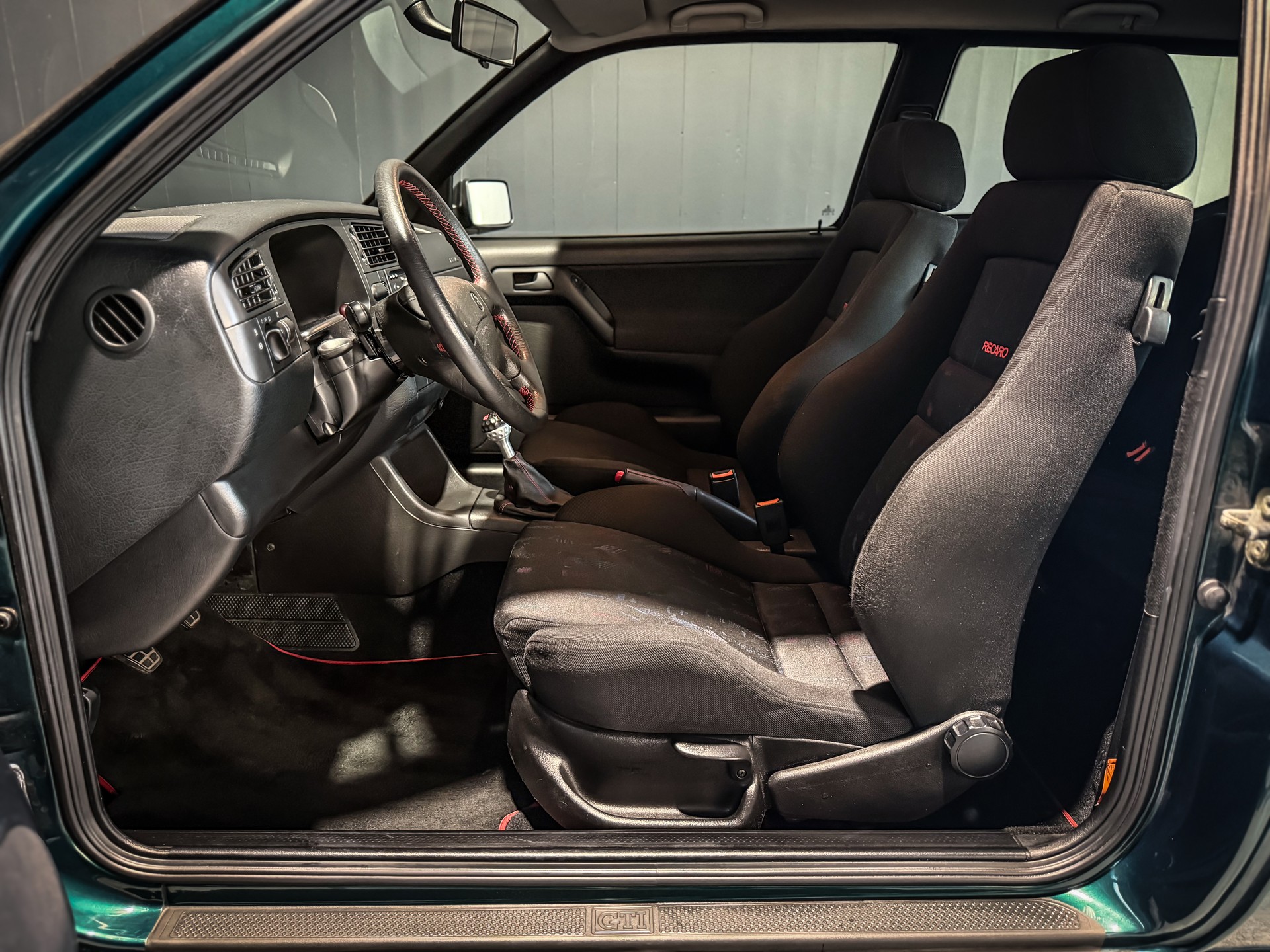 VW Golf 2000 GTI 16V Edition-image-13