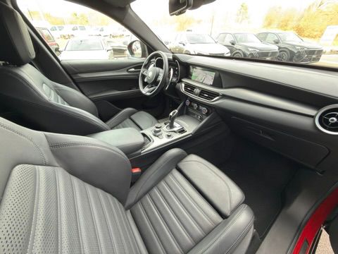 ALFA ROMEO Stelvio 2.0 Veloce Pack Premium Q4 AT8-image-8