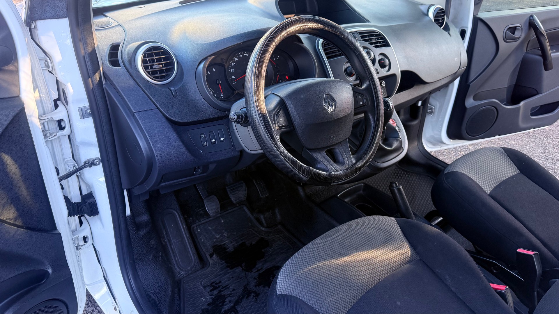 RENAULT Kangoo Medium dCi 90 ENERGY Business-image-8