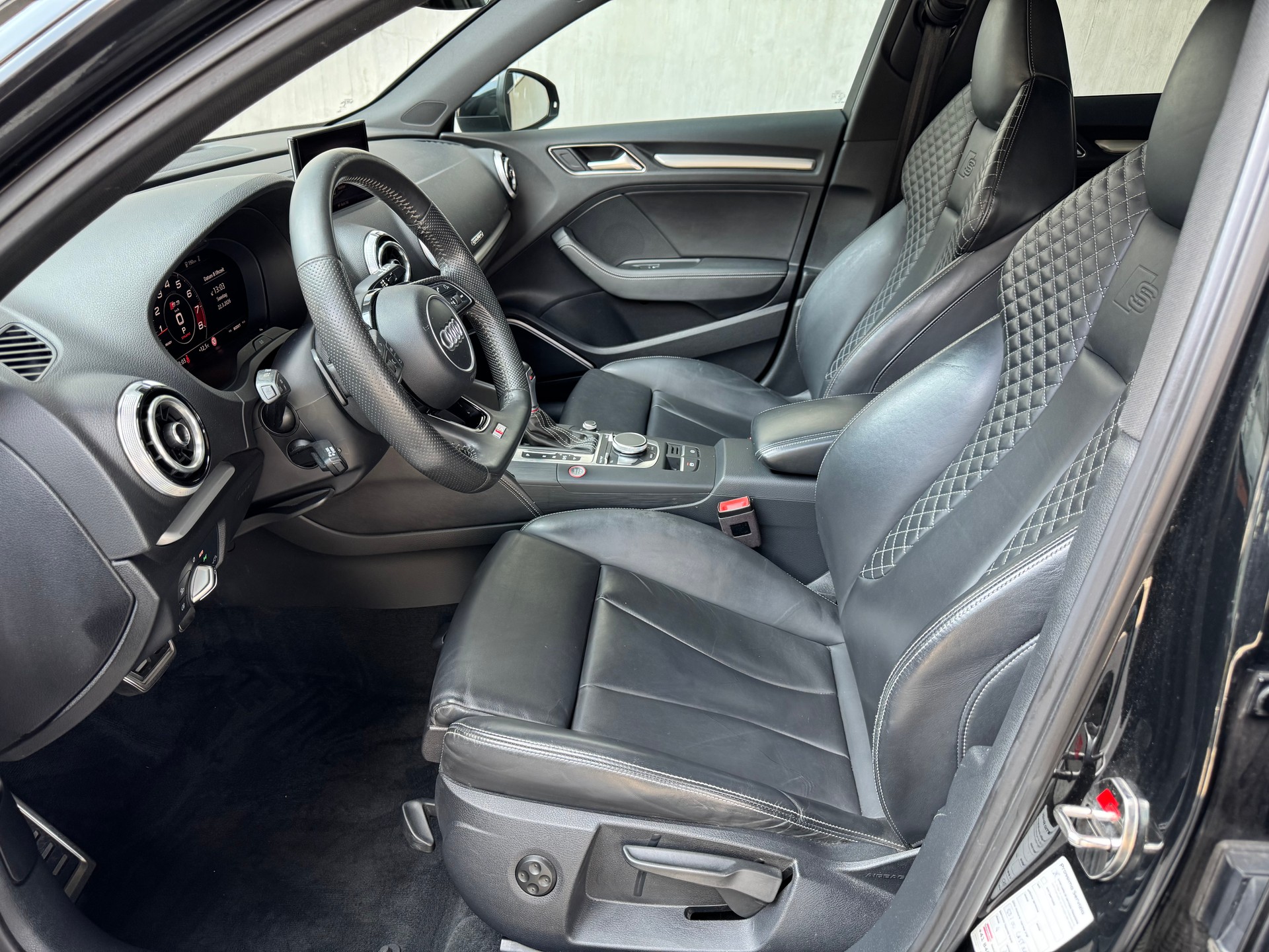 AUDI S3 Sportback 2.0 TFSI quattro S-tronic-image-8