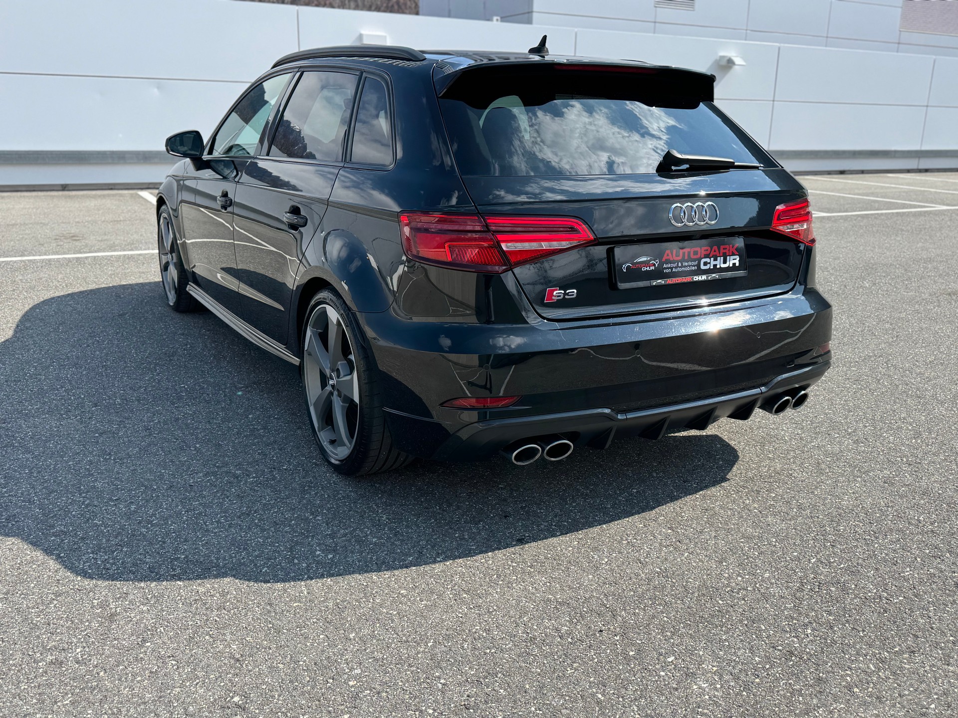 AUDI S3 Sportback 2.0 TFSI quattro S-tronic-image-2